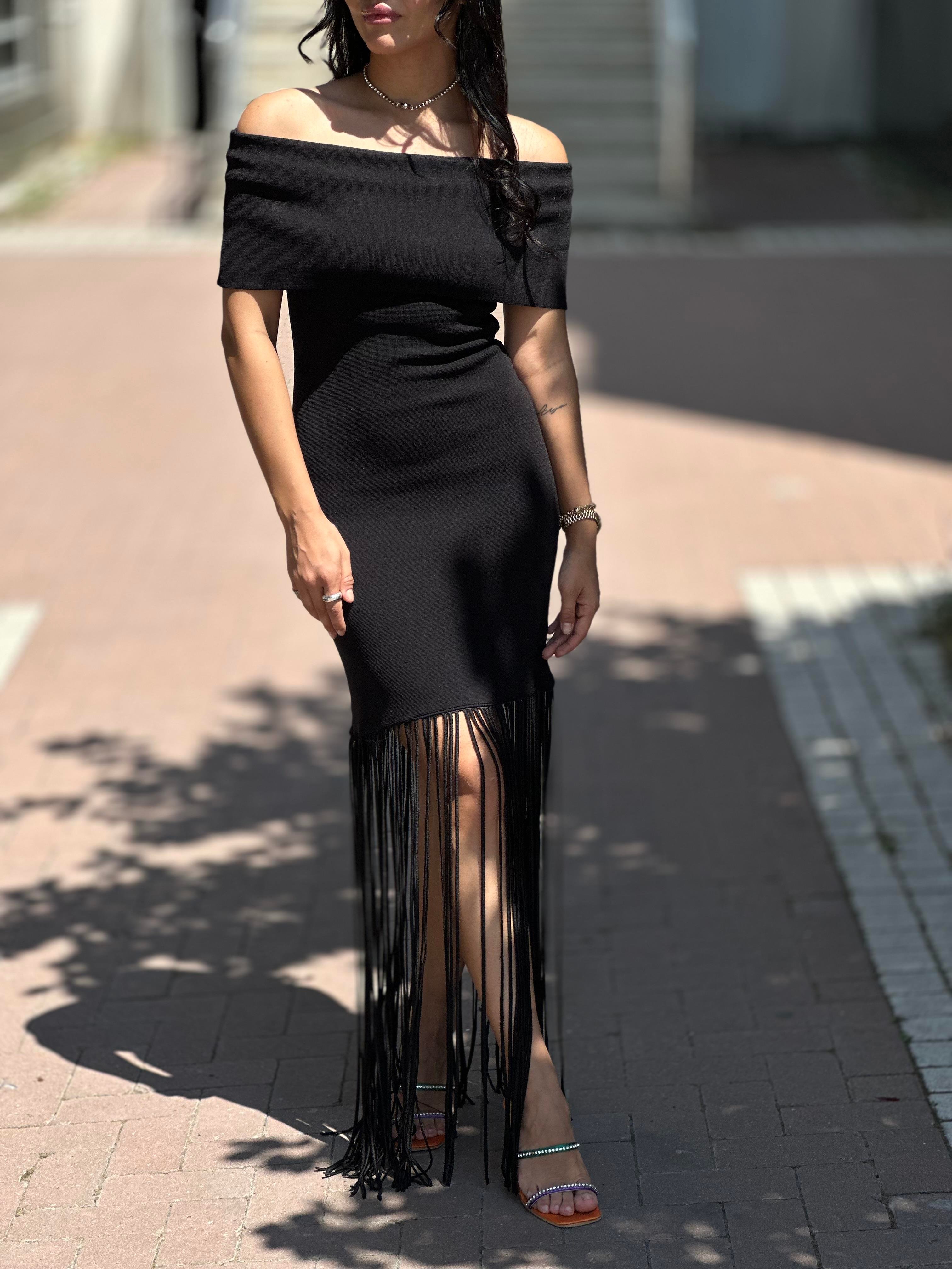 90217 BARDOT YAKA PUSKULLU TRIKO ELBISE