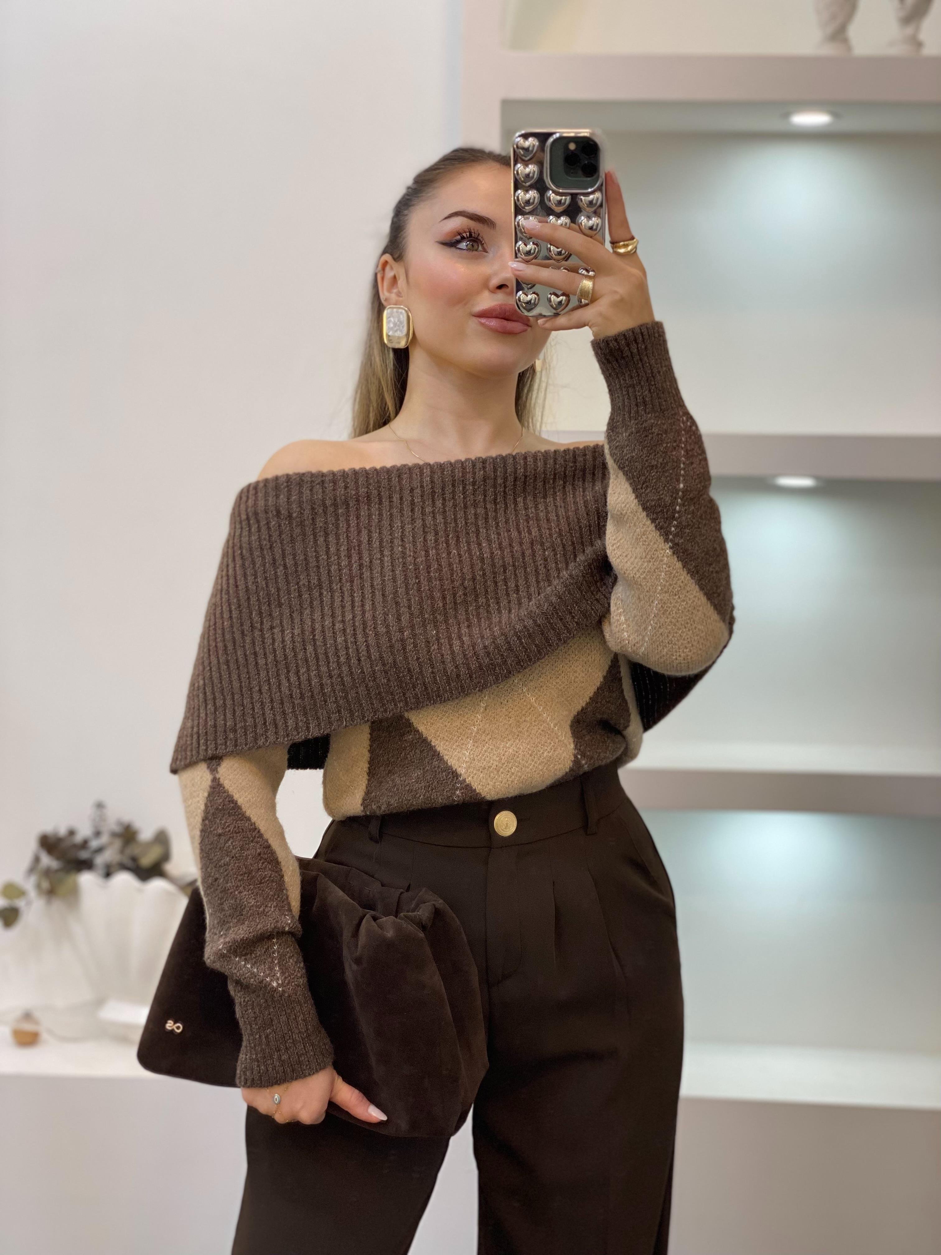 Baklava Desenli Madonna Yaka Kazak