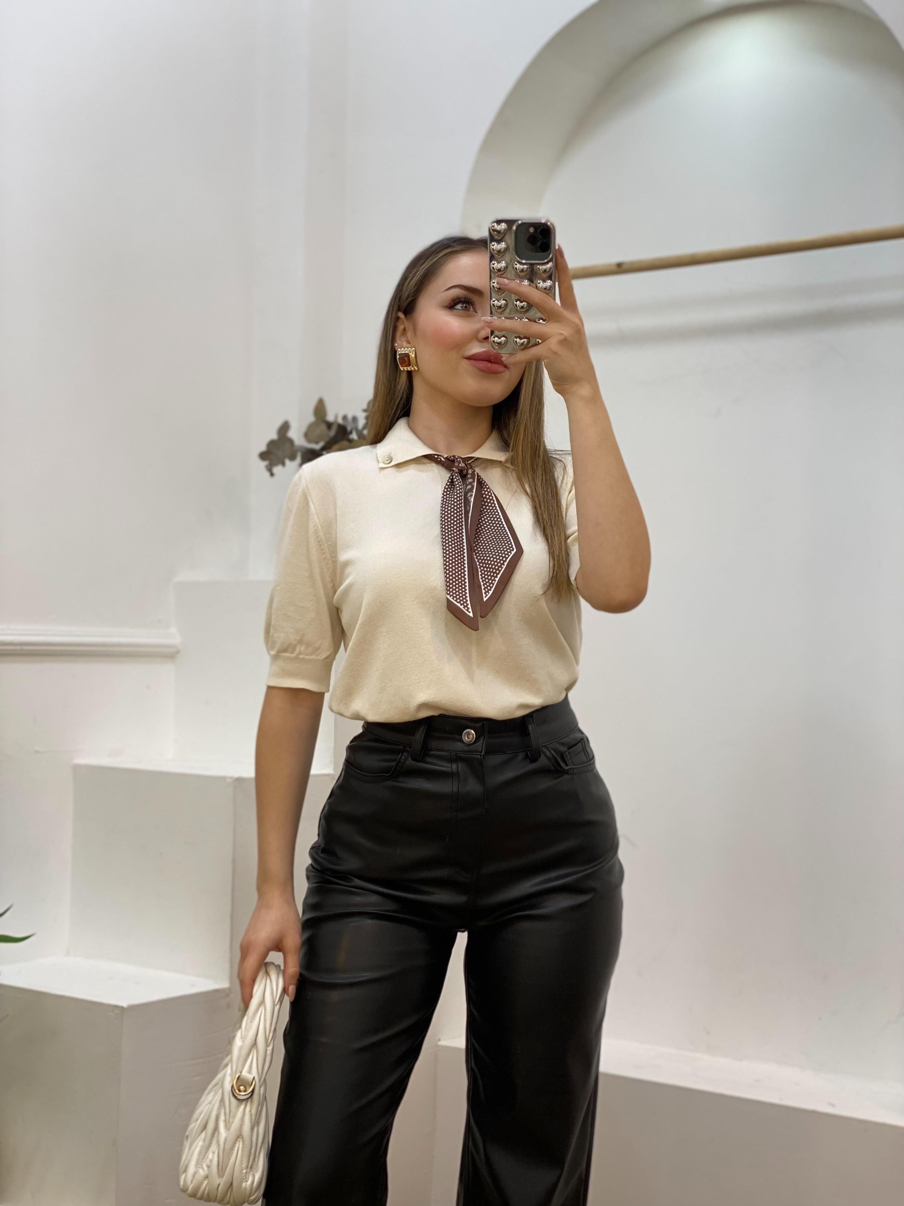 Bej Fularlı Polo Yaka Triko 