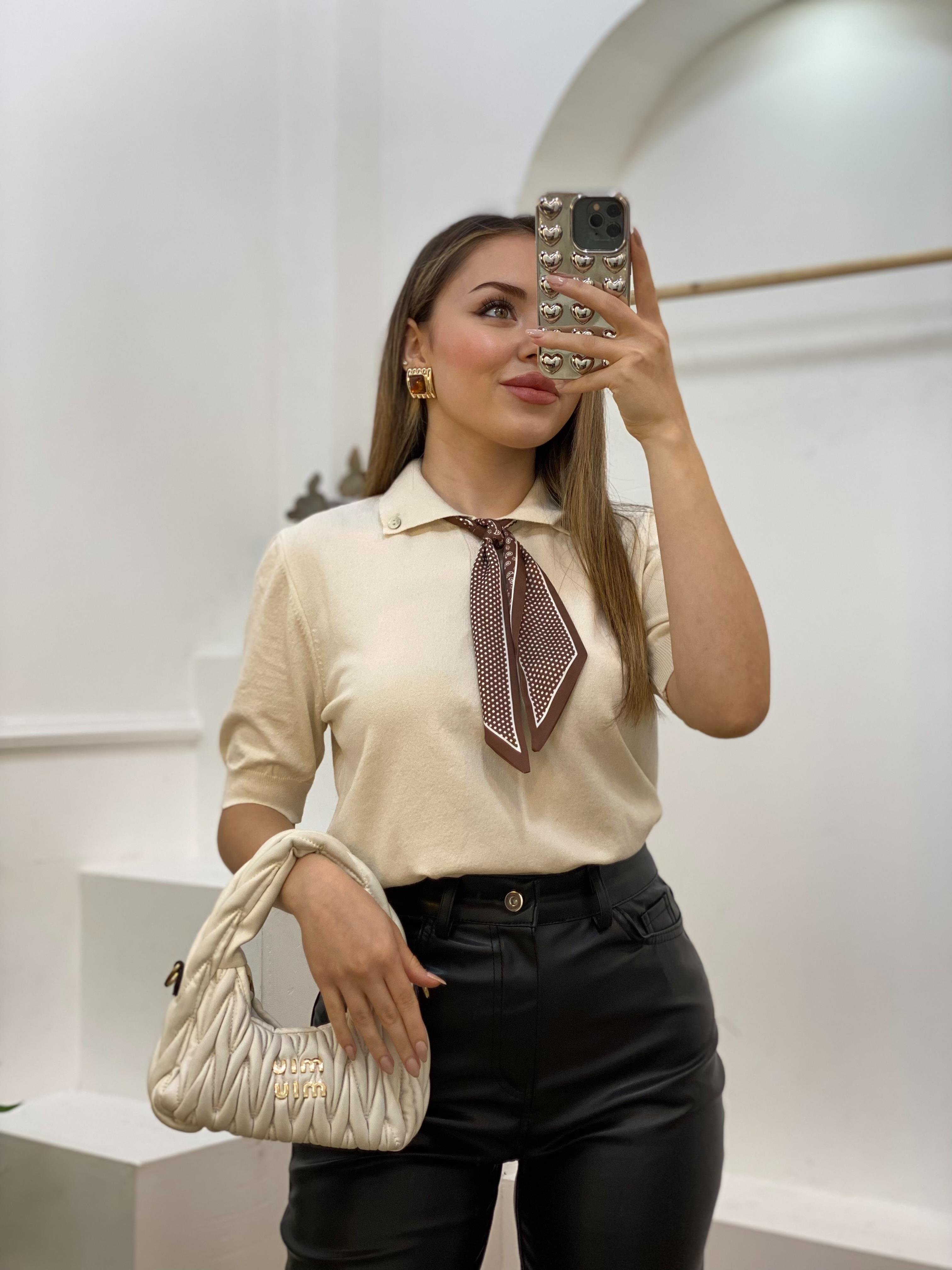 Bej Fularlı Polo Yaka Triko 