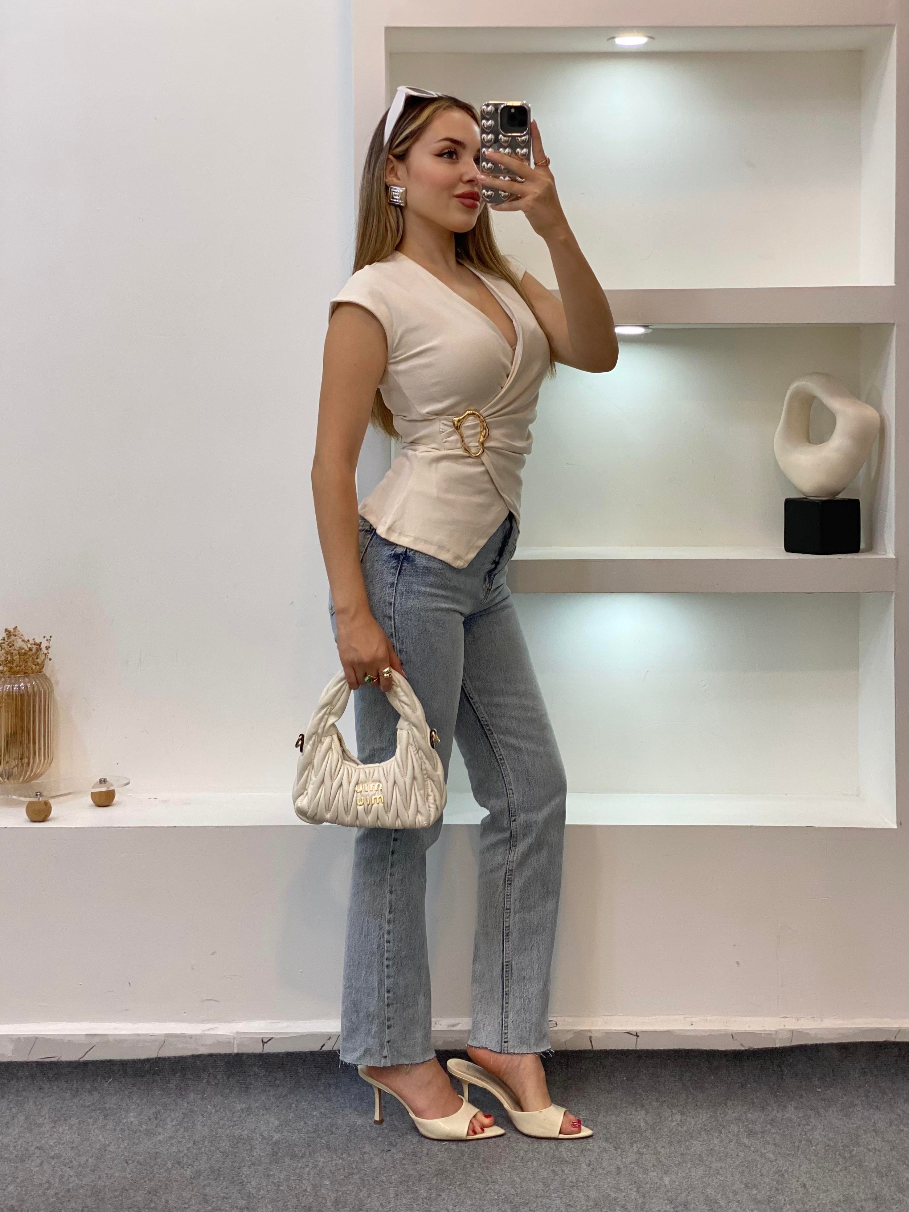 Bej Q Marka Gold Broşlu Bluz