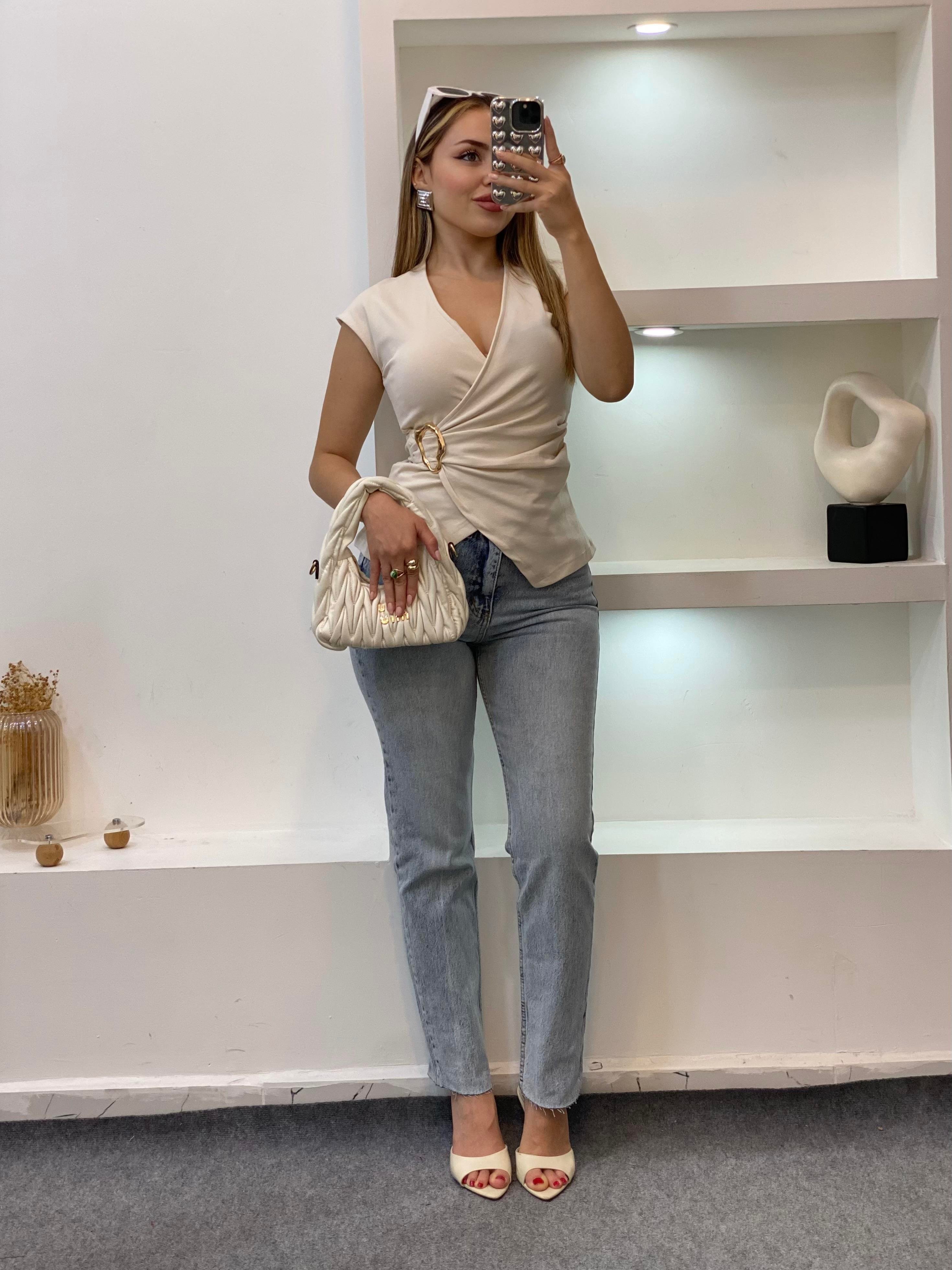 Bej Q Marka Gold Broşlu Bluz