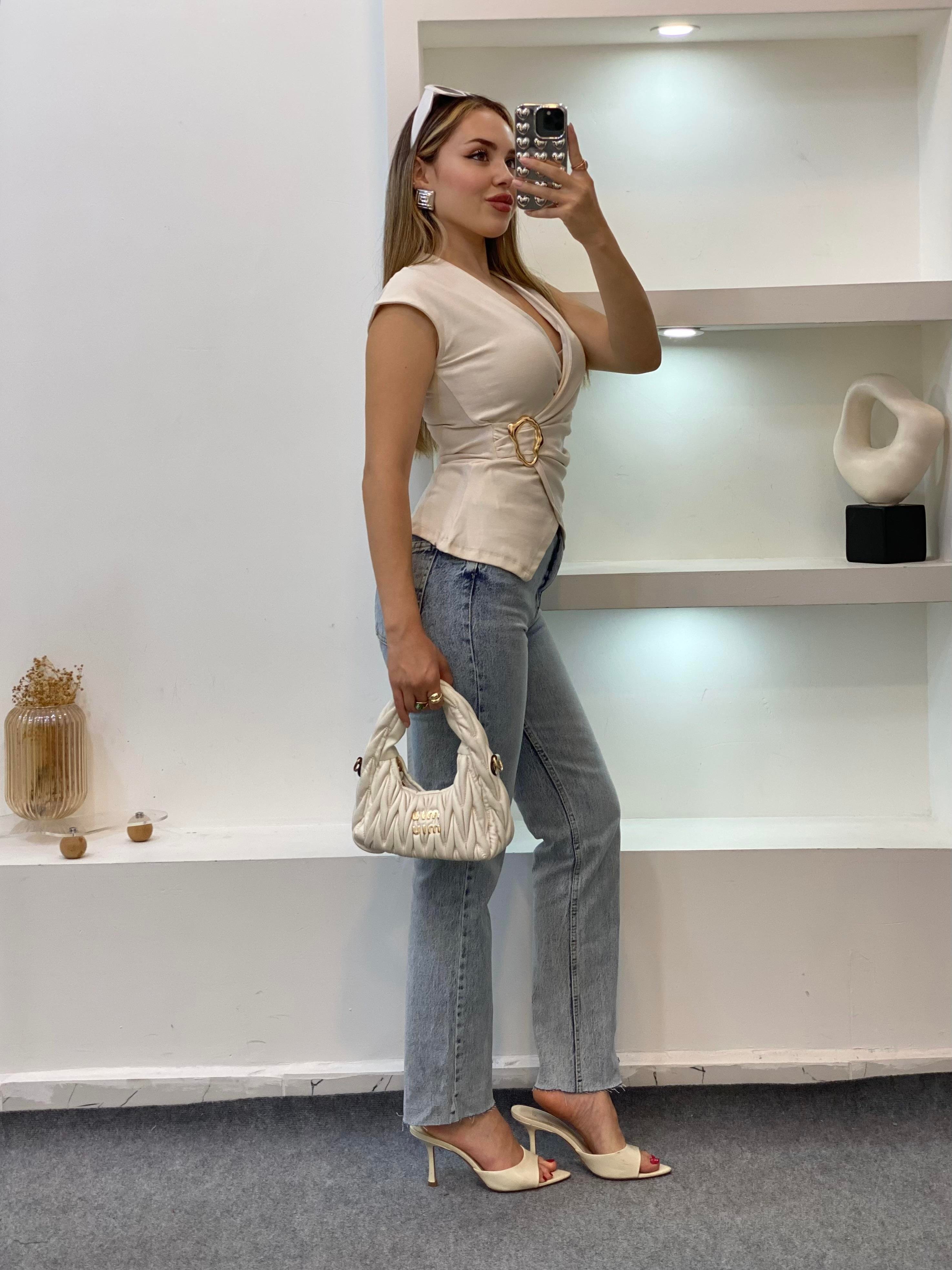 Bej Q Marka Gold Broşlu Bluz