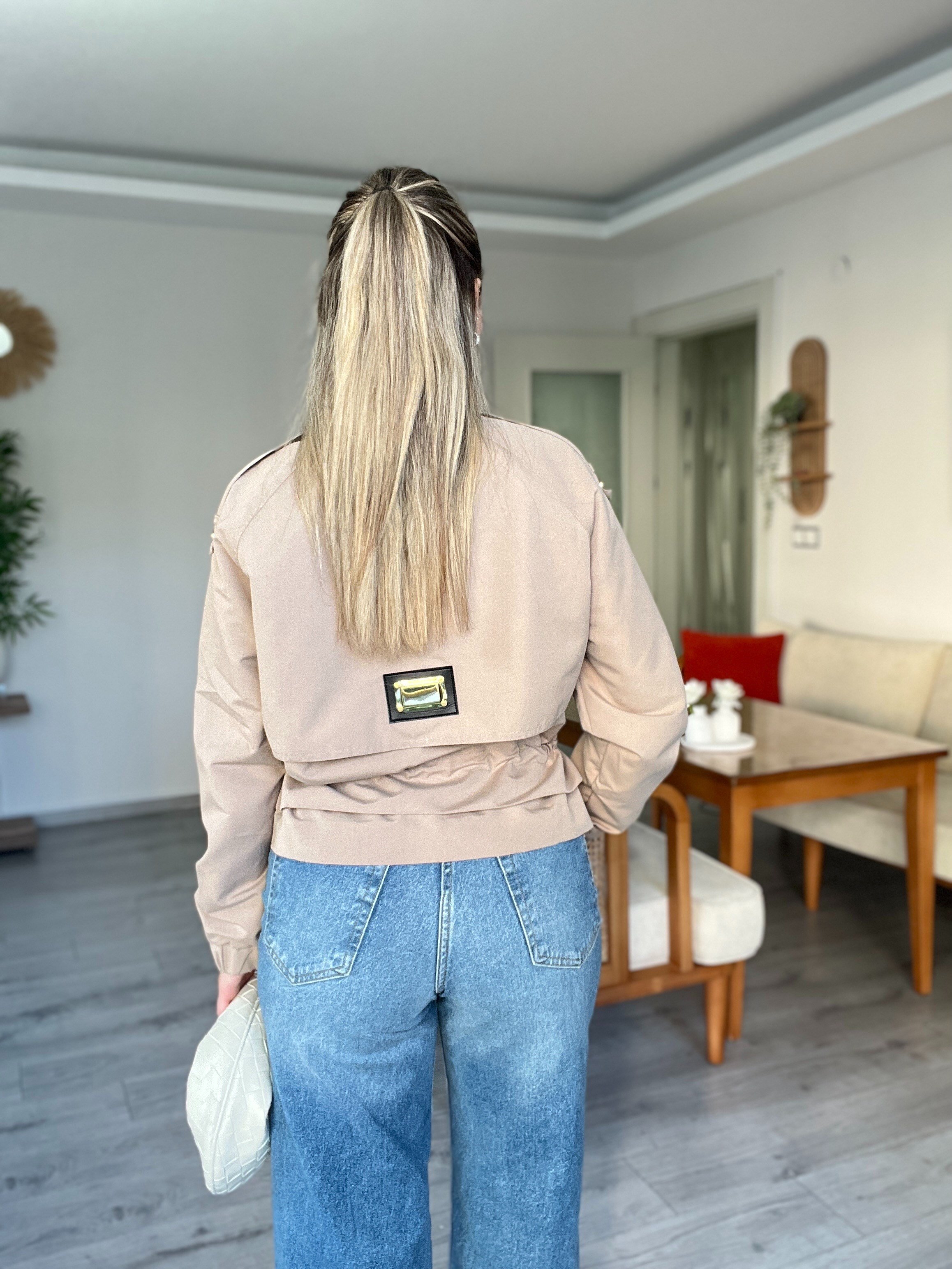 Bej Renk Büzgülü Model Trenç