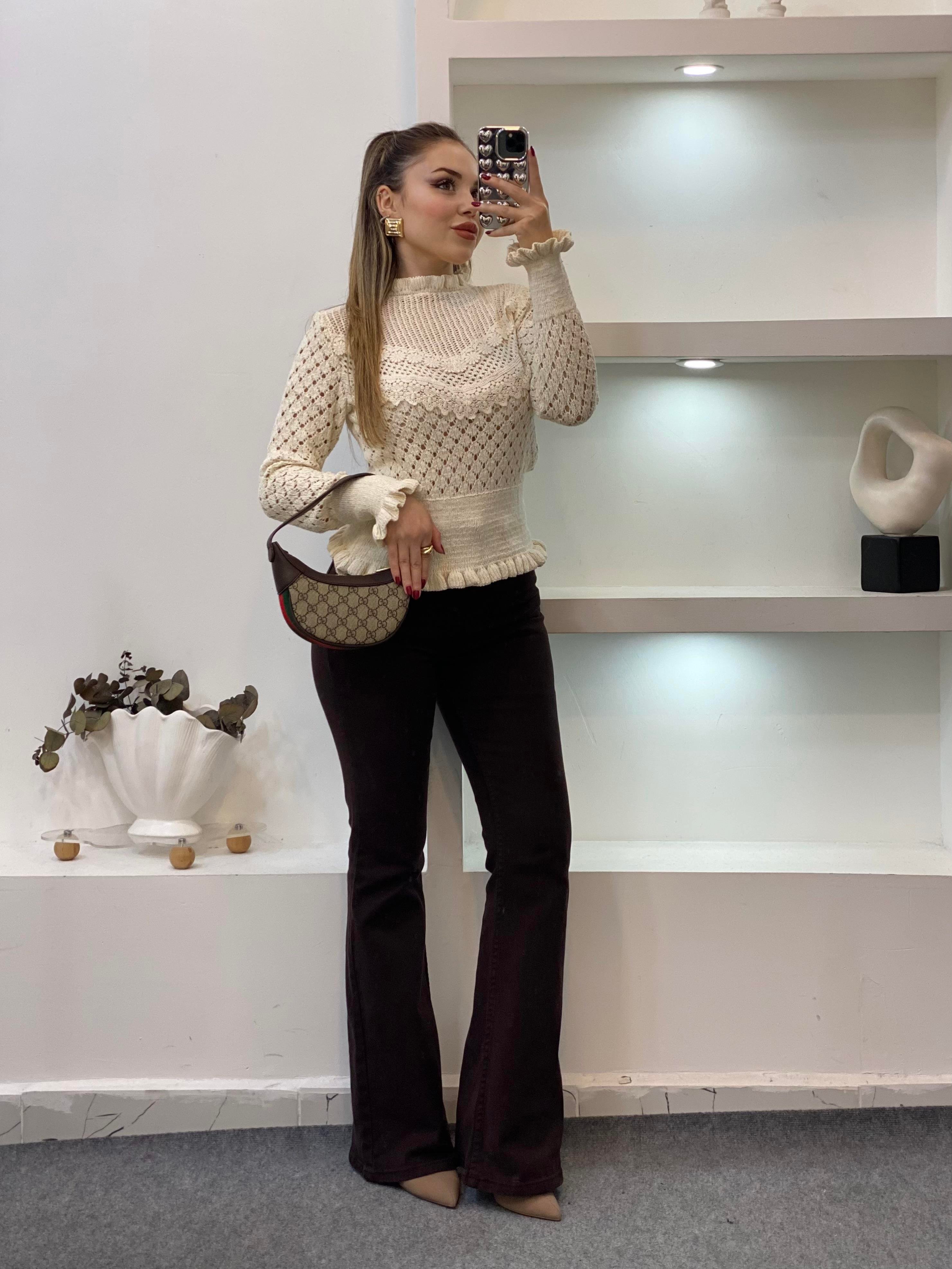 Bej Volanlı Güpürlü Model Triko