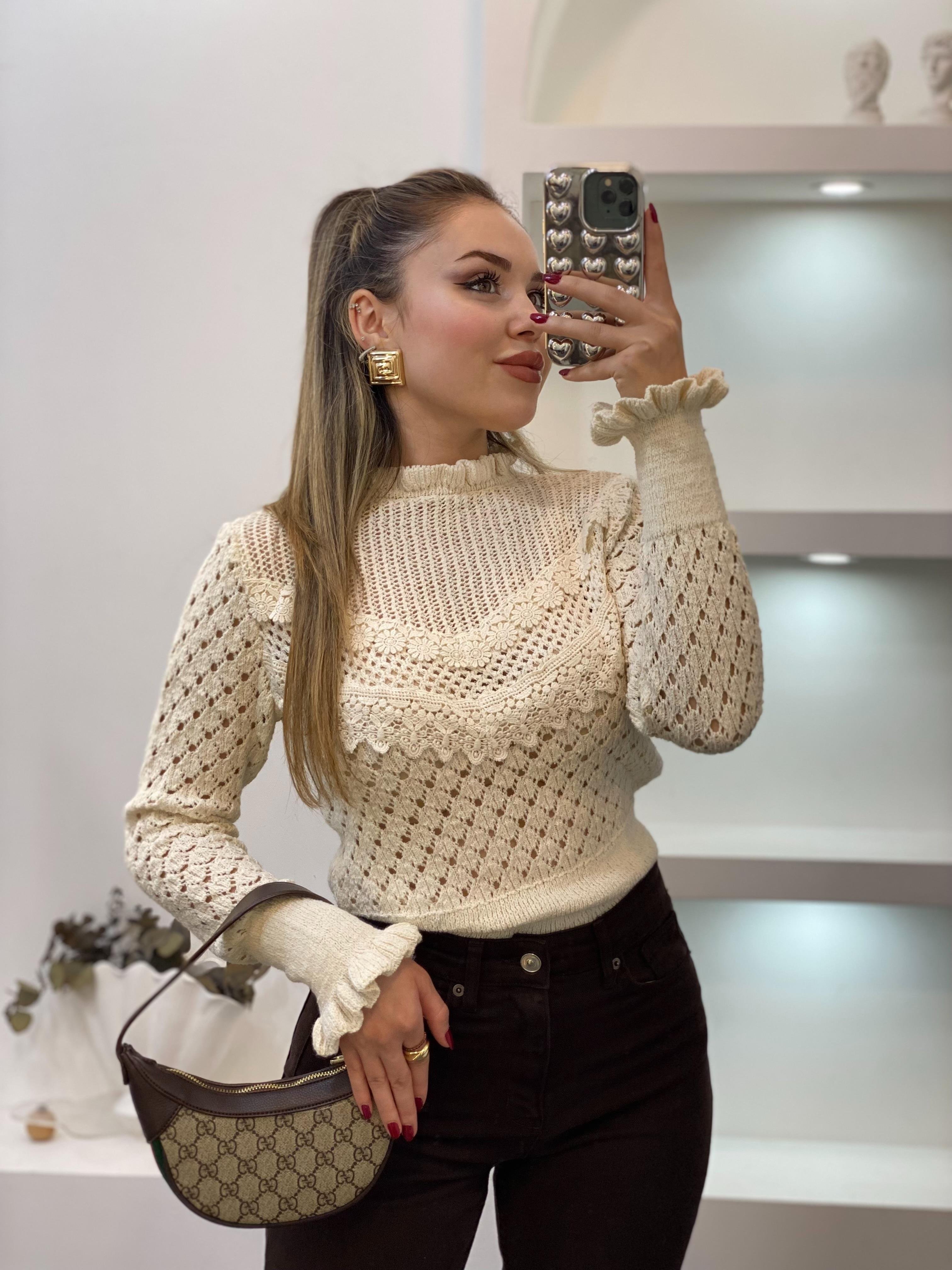 Bej Volanlı Güpürlü Model Triko
