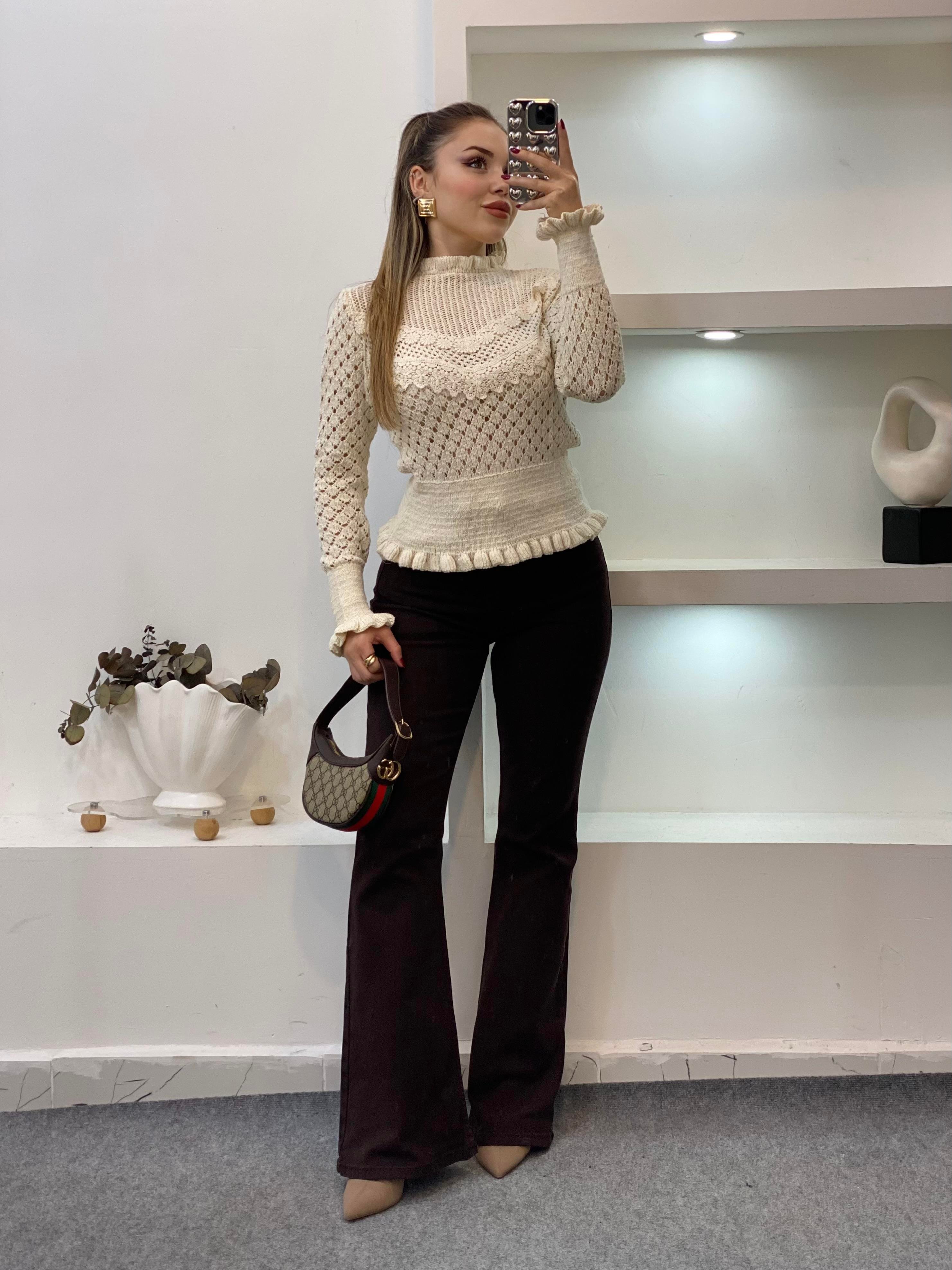 Bej Volanlı Güpürlü Model Triko