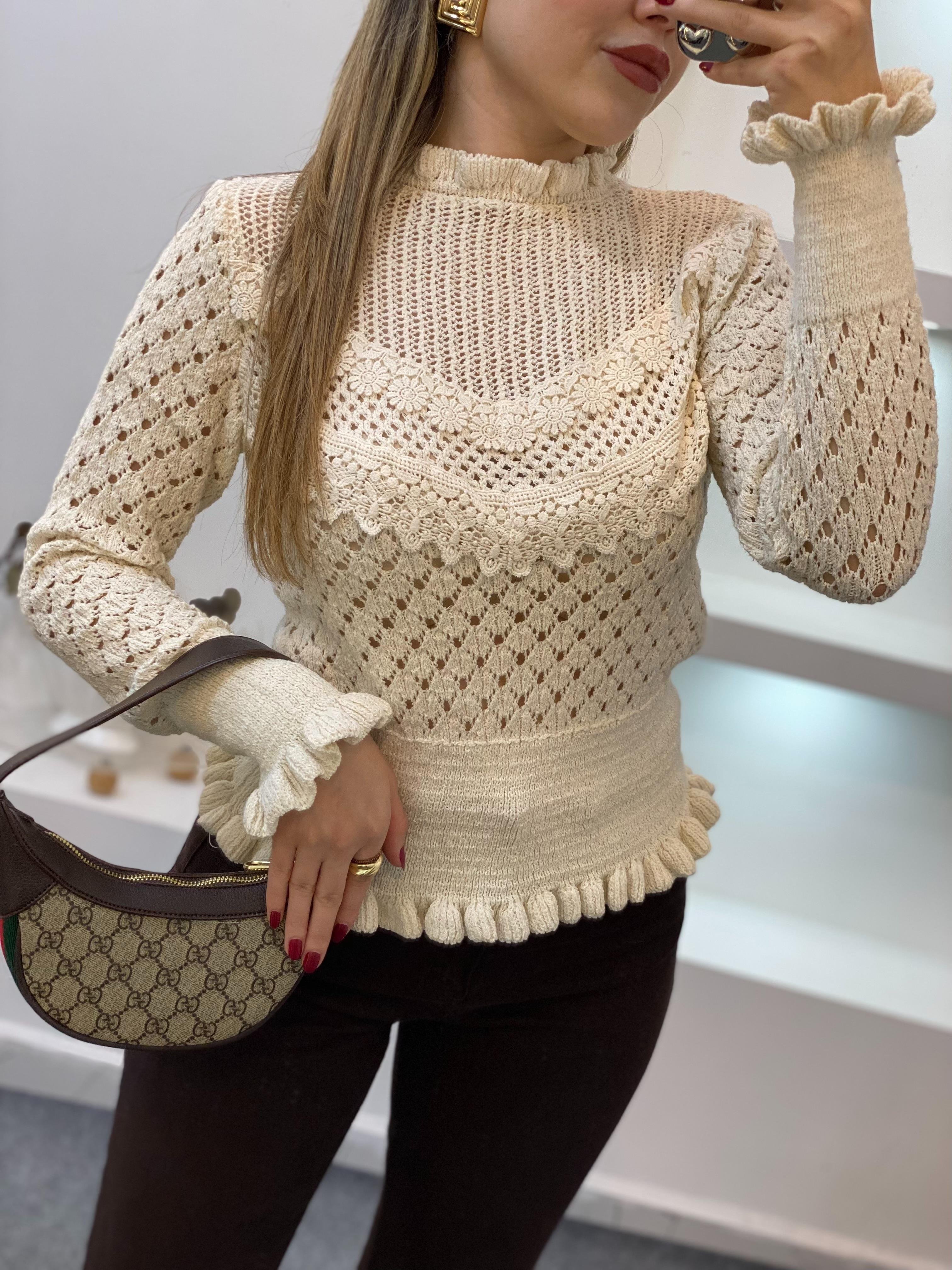 Bej Volanlı Güpürlü Model Triko