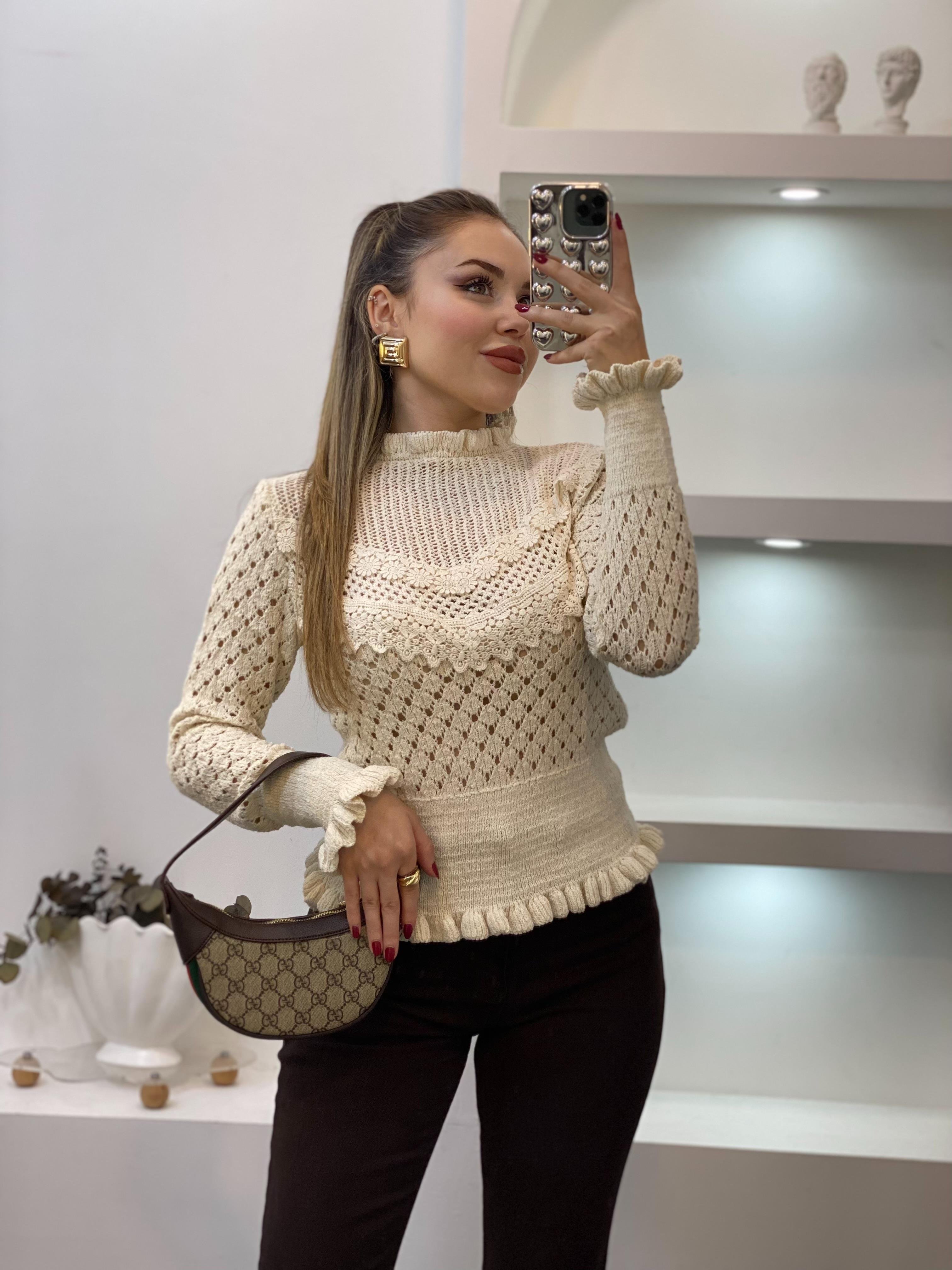 Bej Volanlı Güpürlü Model Triko