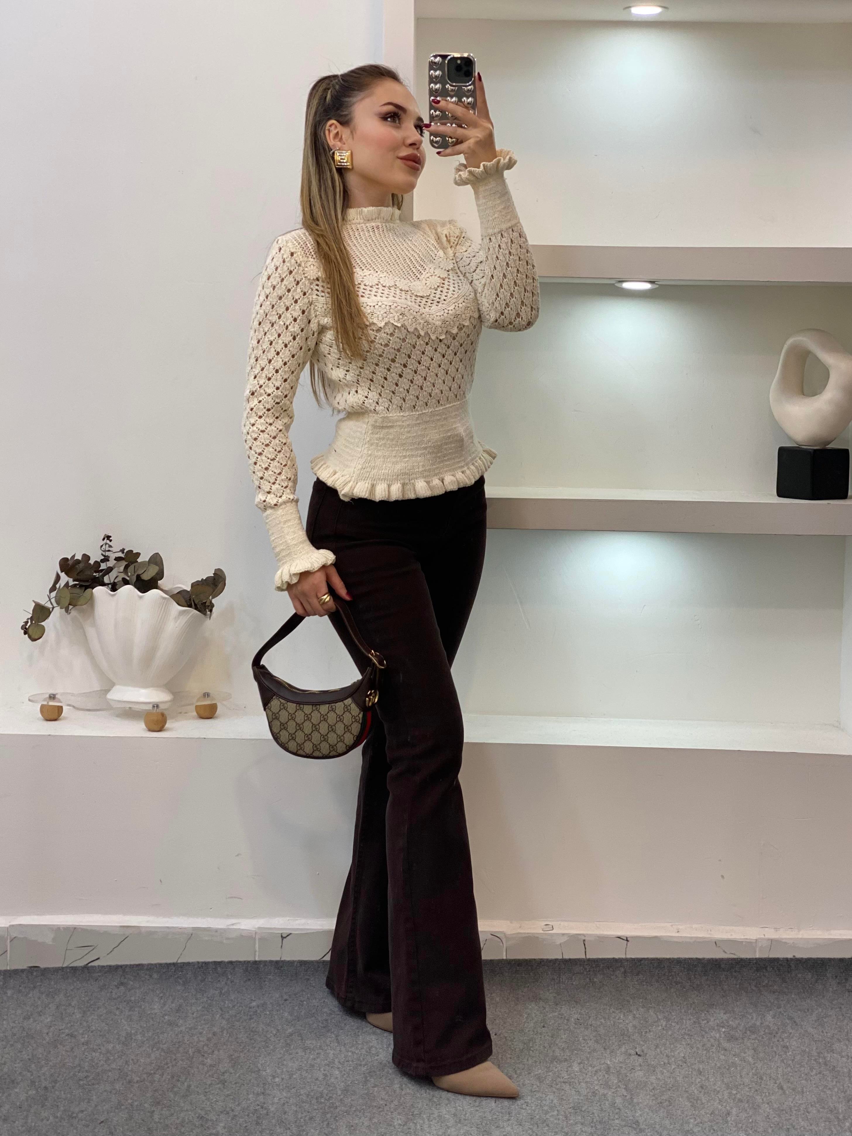 Bej Volanlı Güpürlü Model Triko