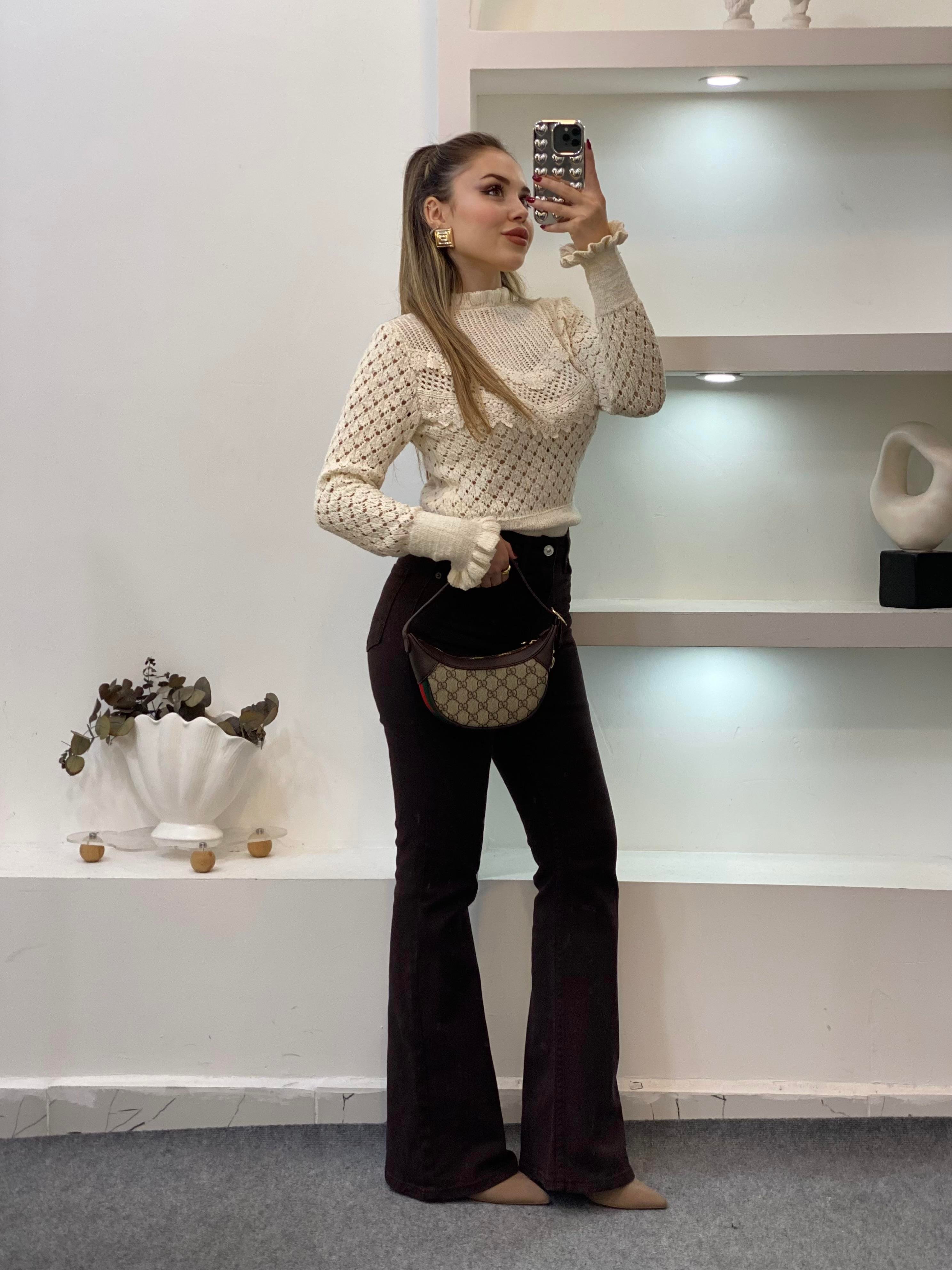 Bej Volanlı Güpürlü Model Triko