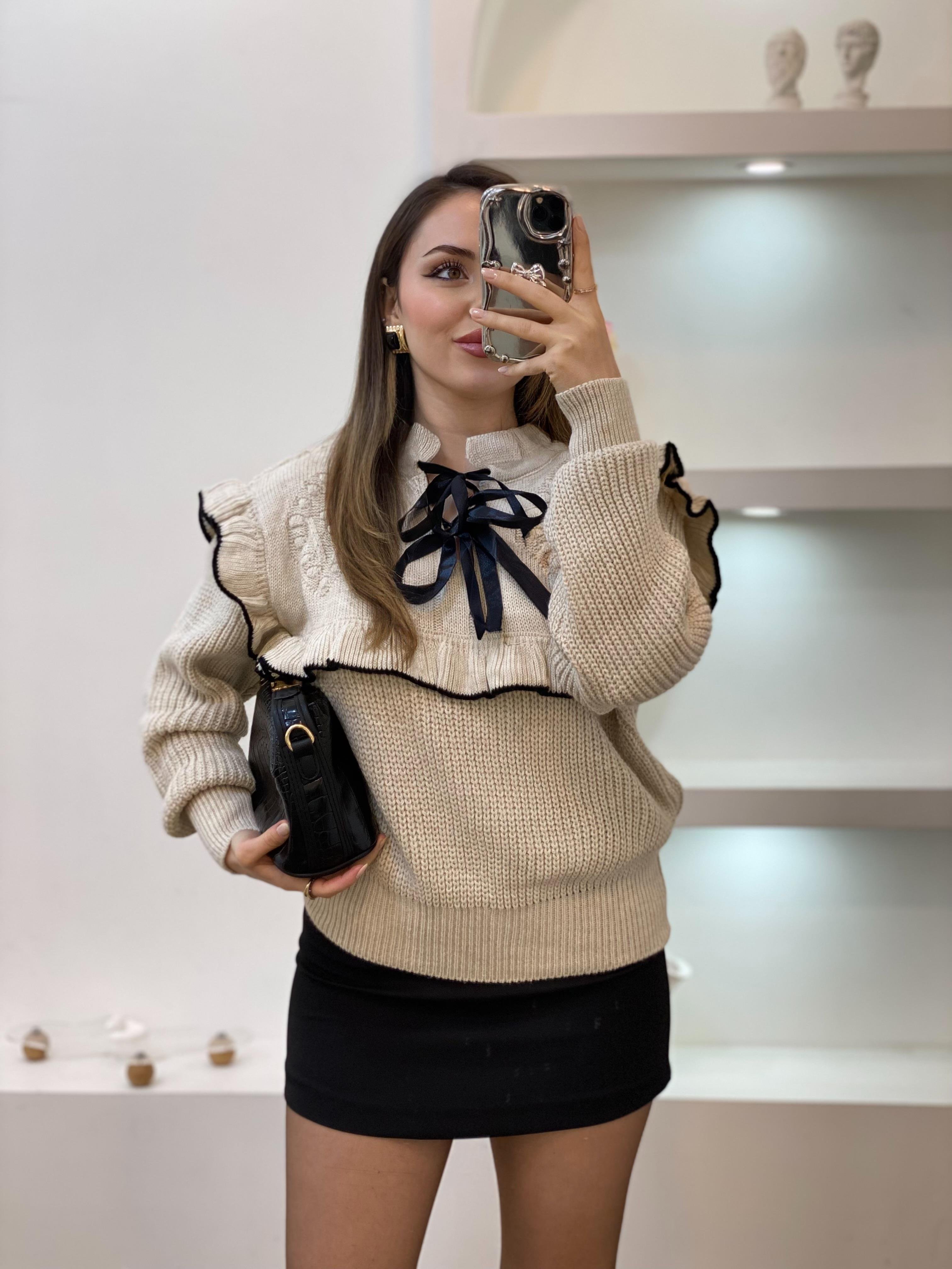 Bej Volanlı Önü Bağlamalı Model Triko Kazak