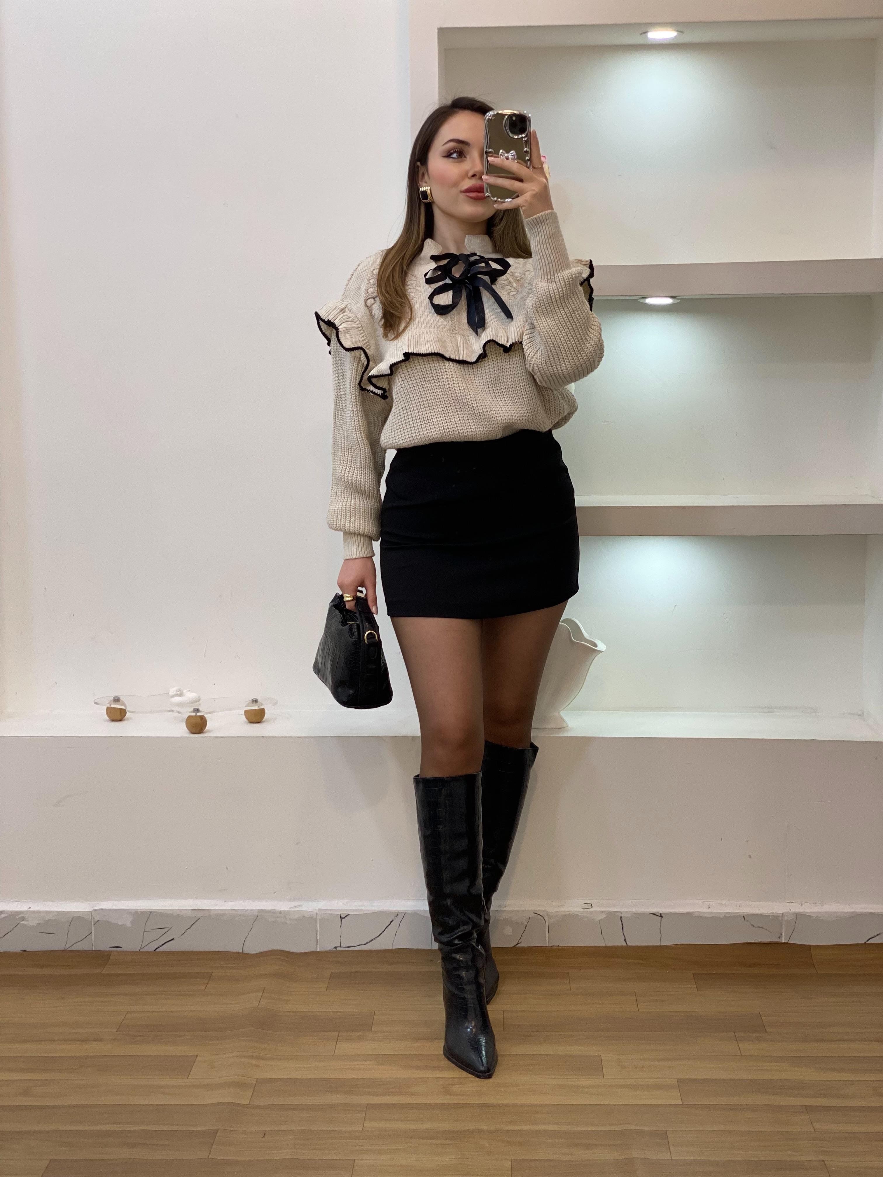 Bej Volanlı Önü Bağlamalı Model Triko Kazak