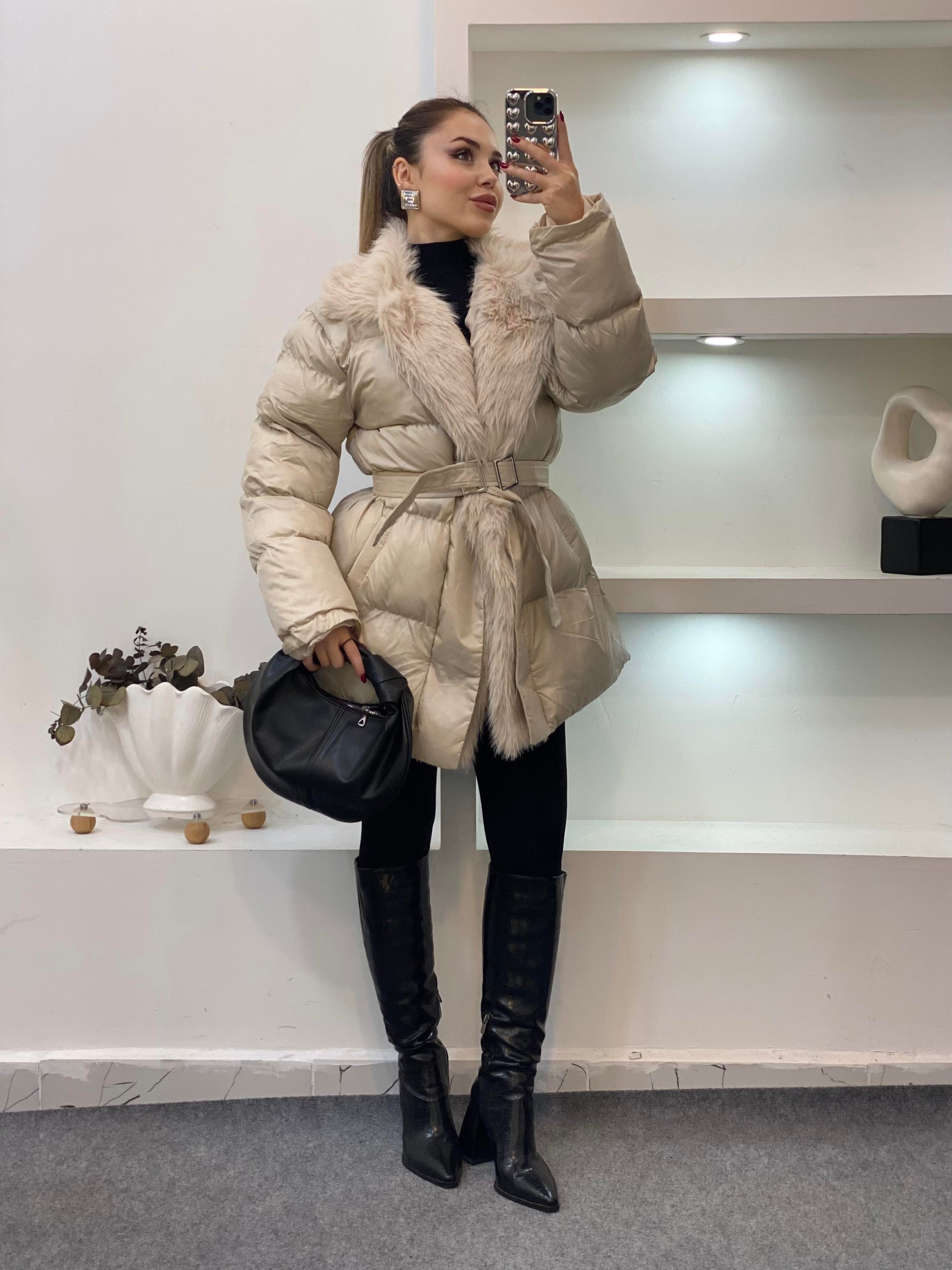 Bej Yakası Kürklü Kemerli Model Şişme Mont