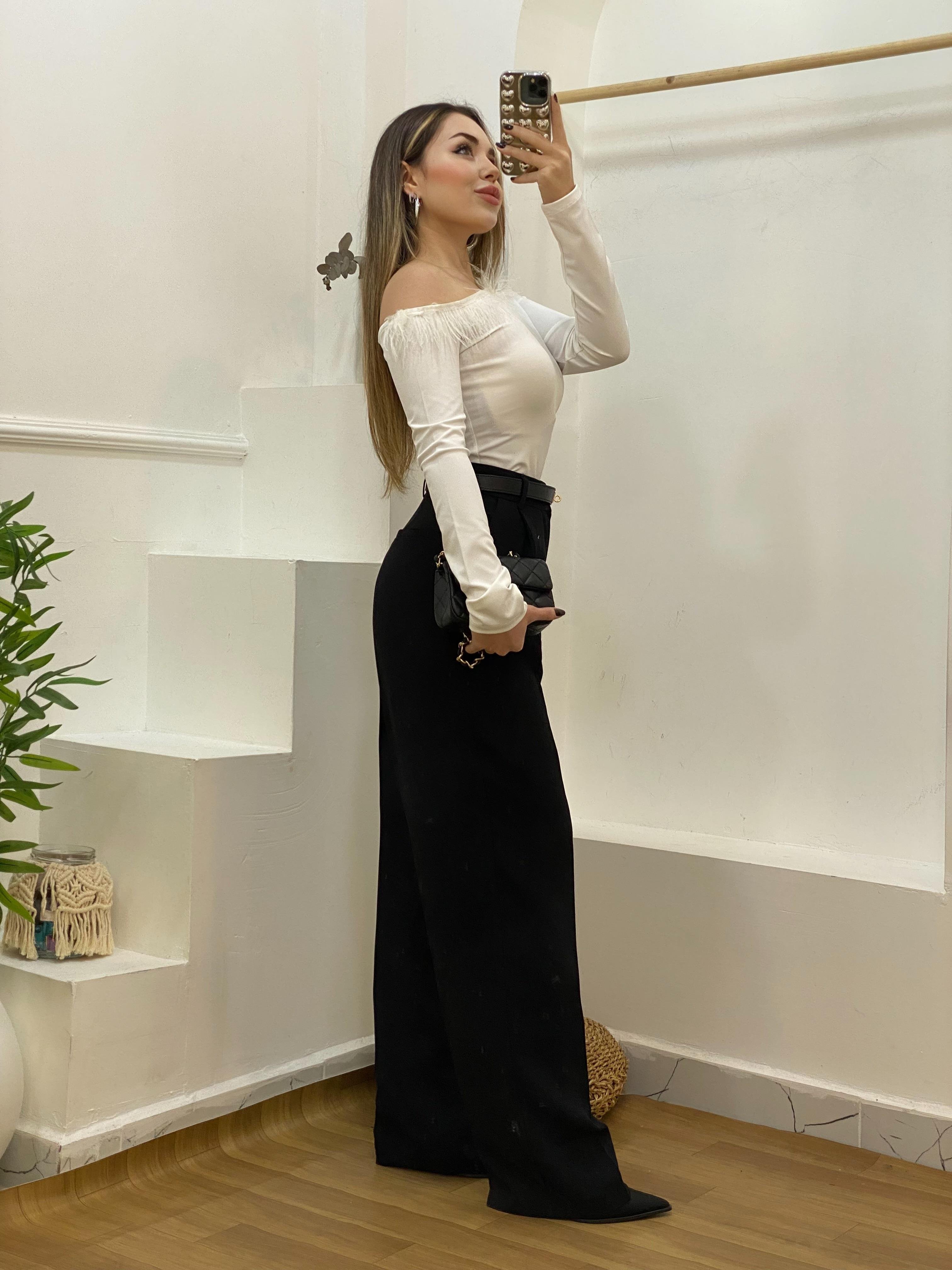 Beyaz Asimetrik Yaka  Otrişli Bluz