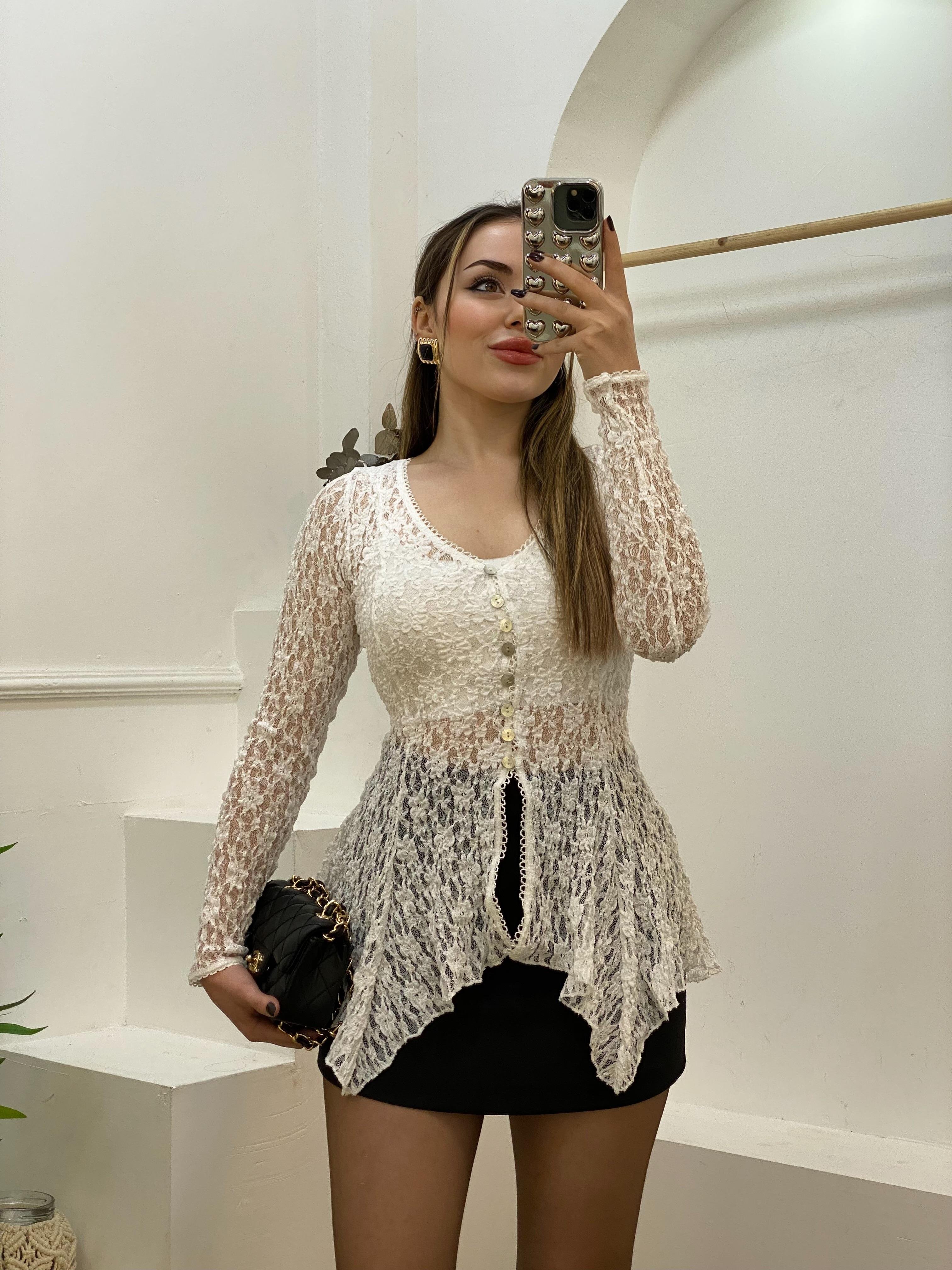 Beyaz Bel Oturtmalı Model Volanlı Dantel Bluz