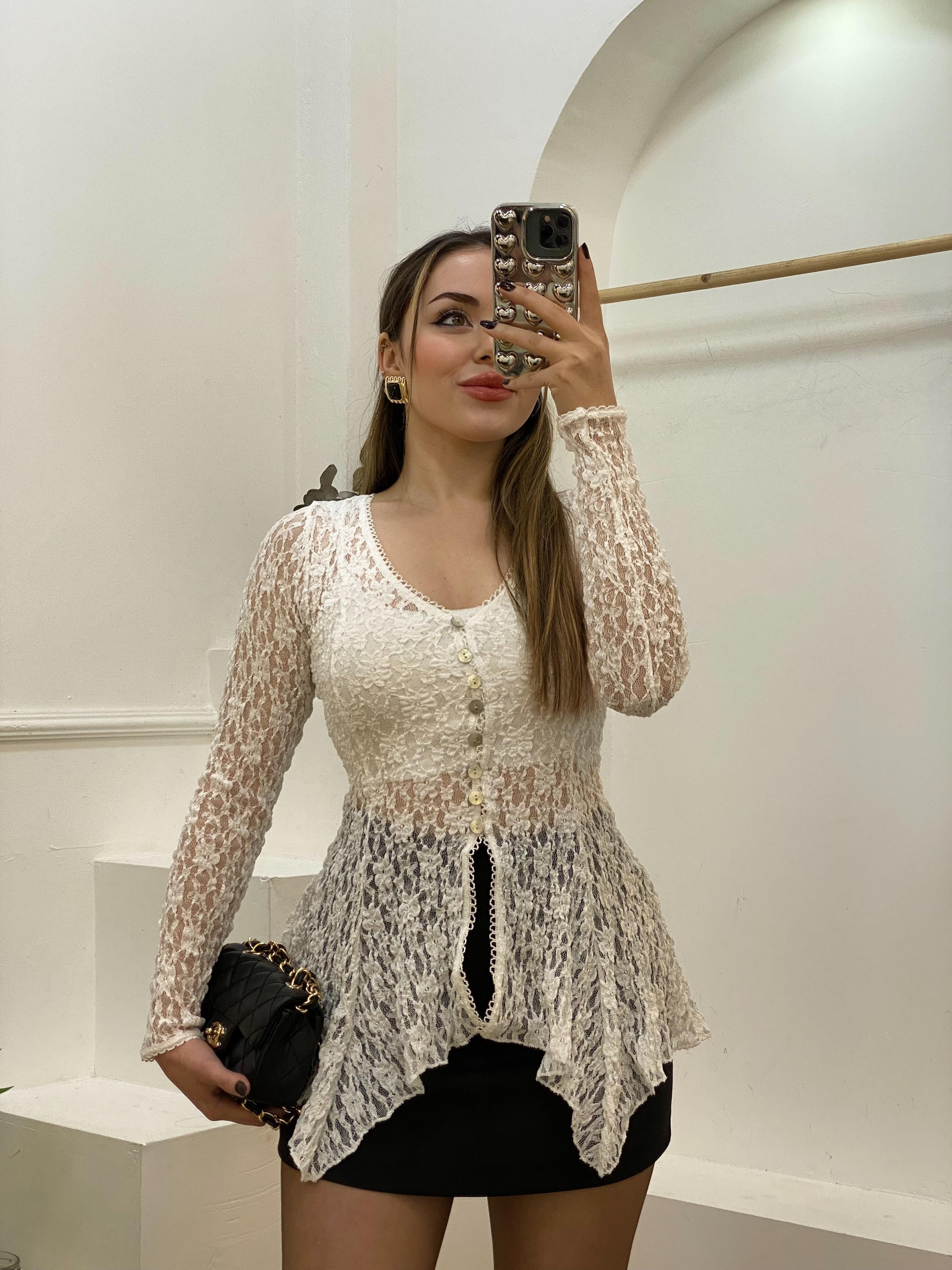Beyaz Bel Oturtmalı Model Volanlı Dantel Bluz