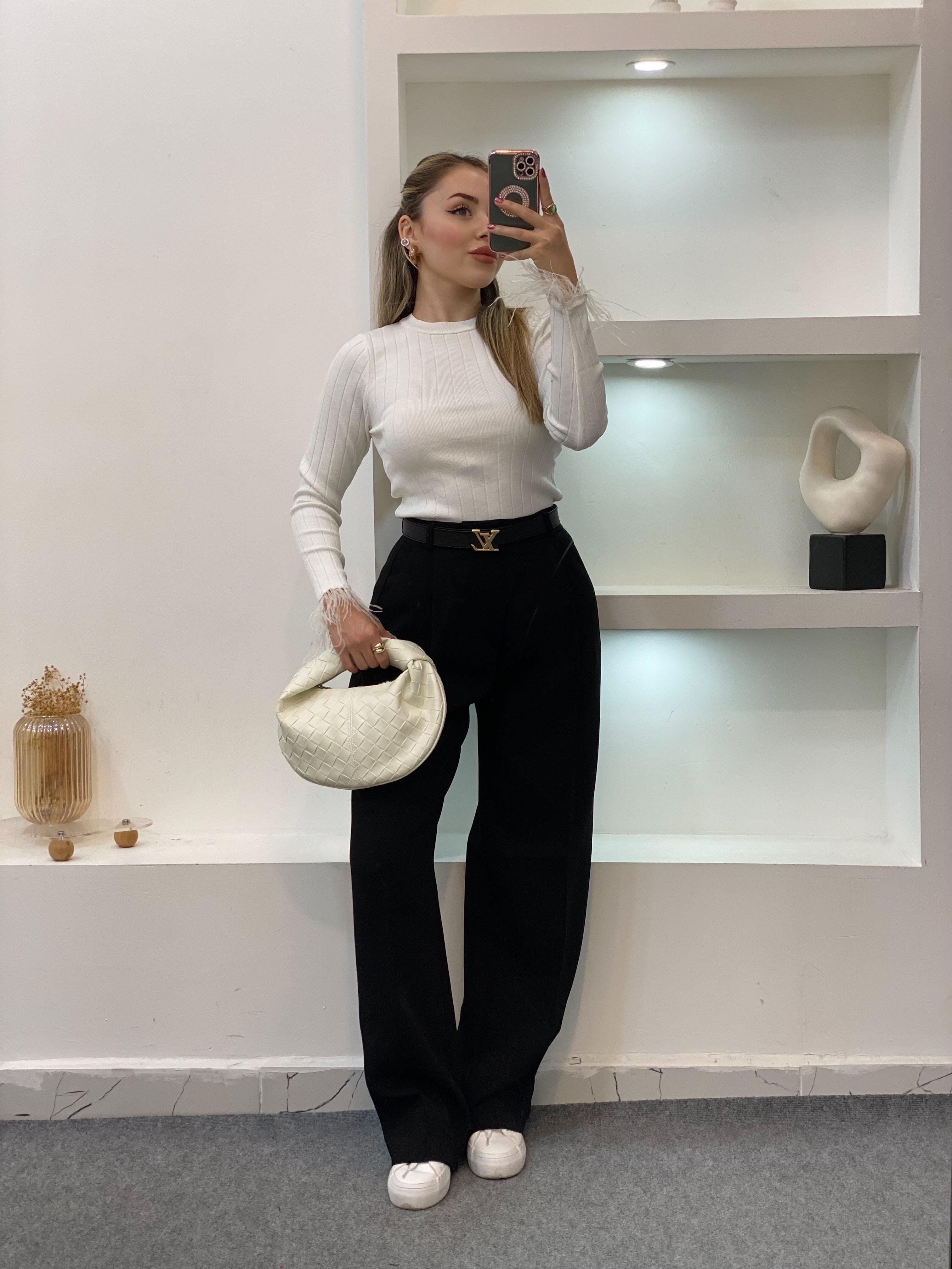 Beyaz Bilekleri Otrişli Model Triko Bluz