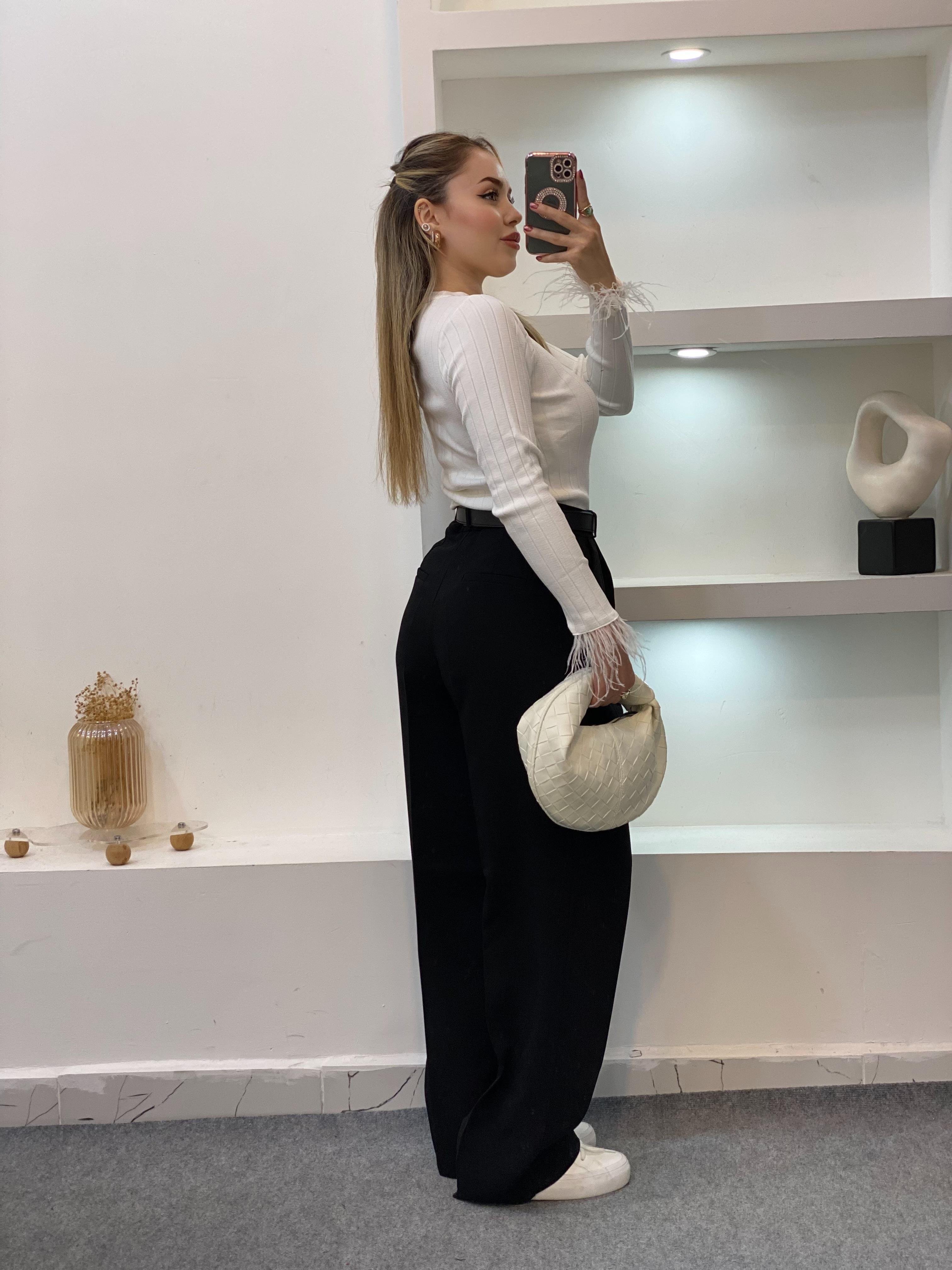 Beyaz Bilekleri Otrişli Model Triko Bluz
