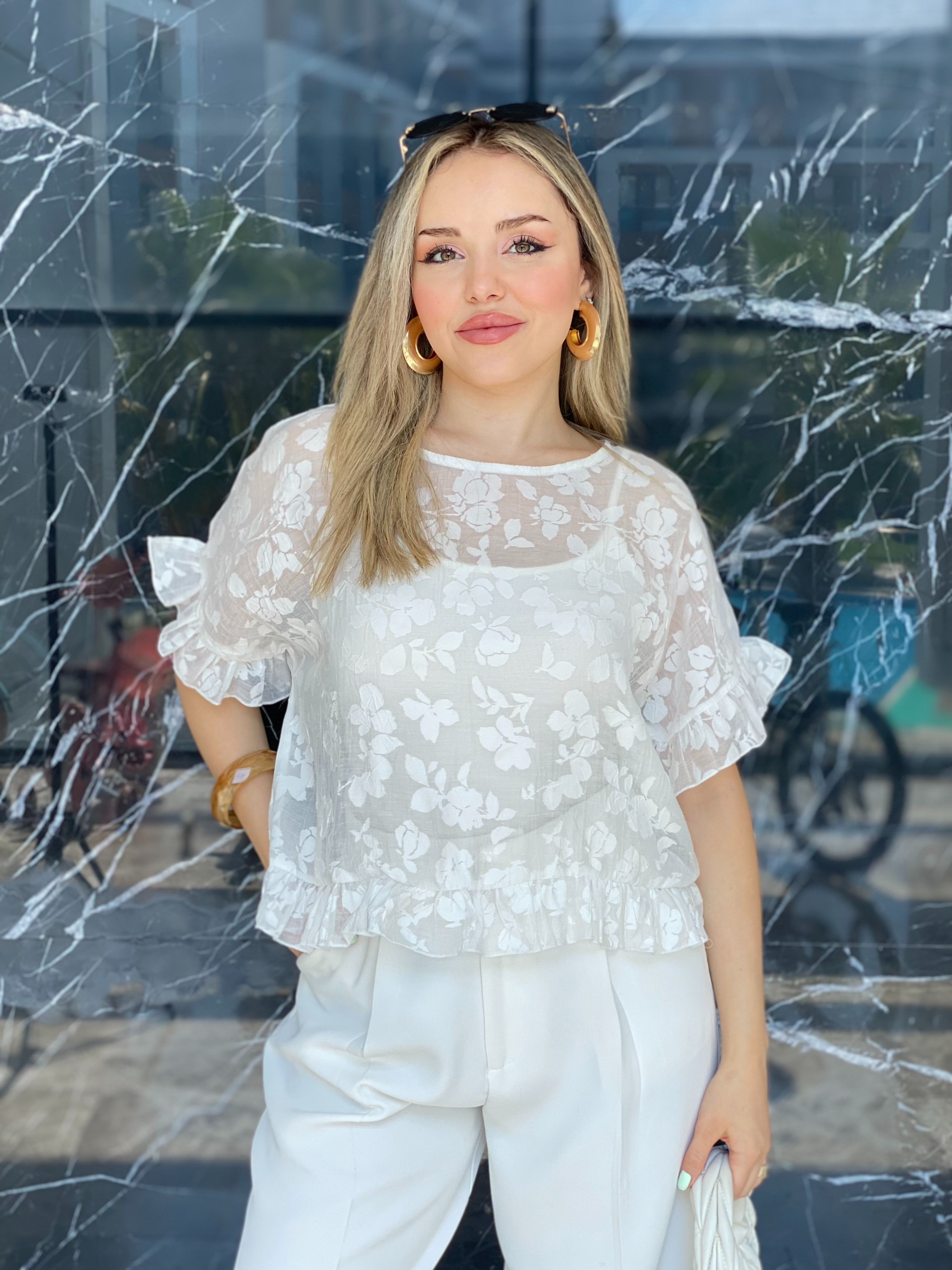 Beyaz Çiçek Desen Kolları Volanlı Bluz