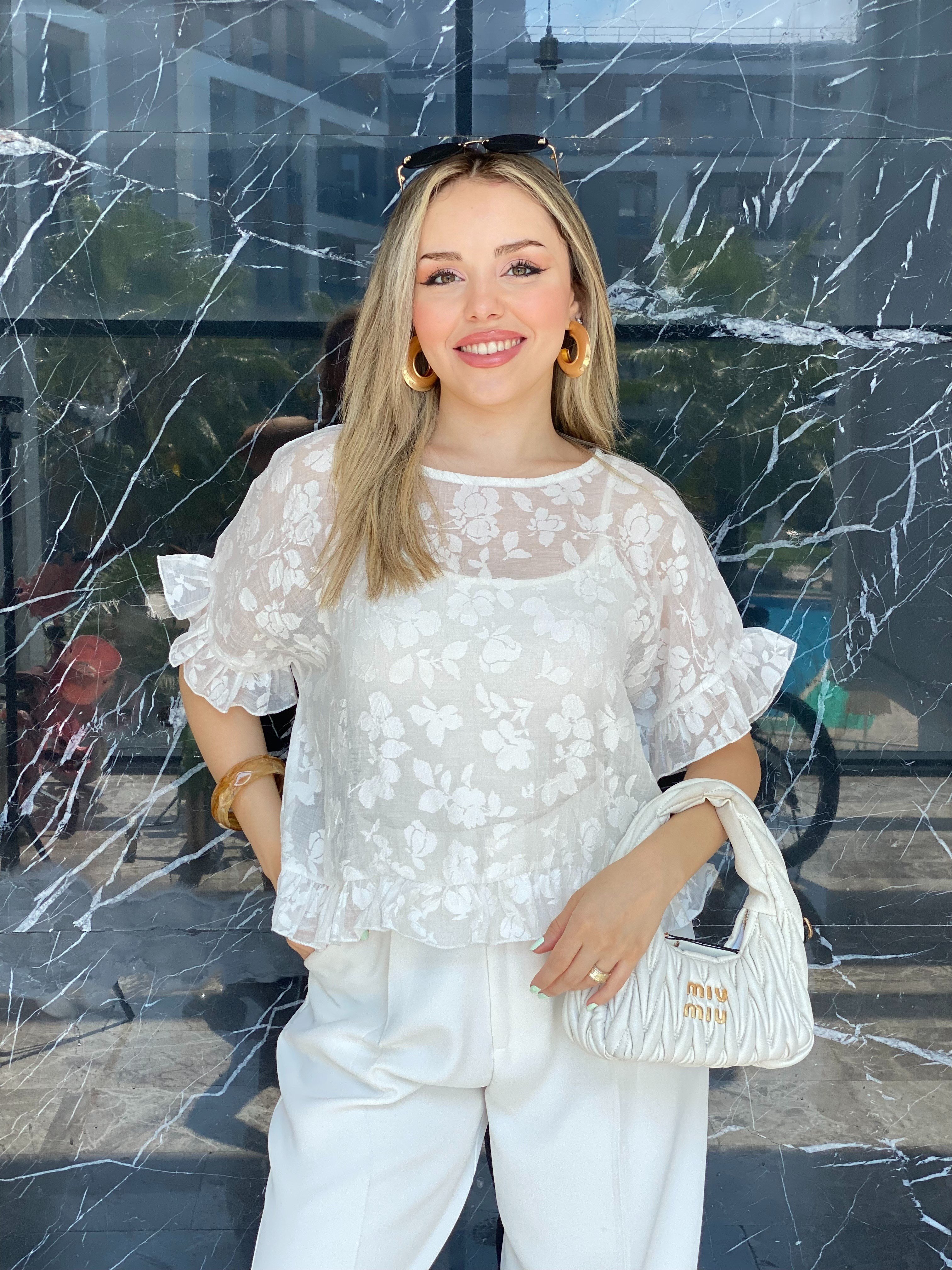 Beyaz Çiçek Desen Kolları Volanlı Bluz