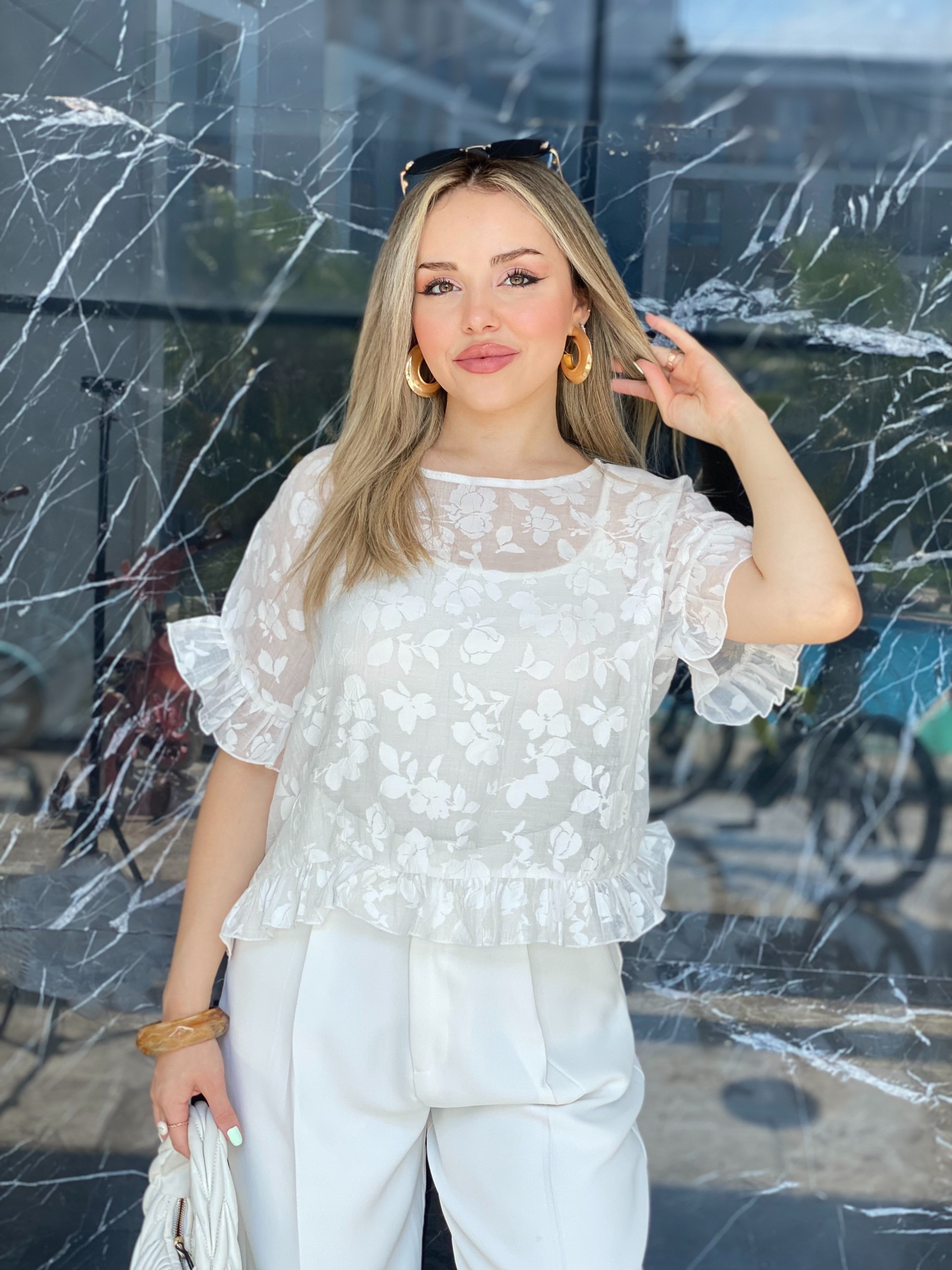 Beyaz Çiçek Desen Kolları Volanlı Bluz