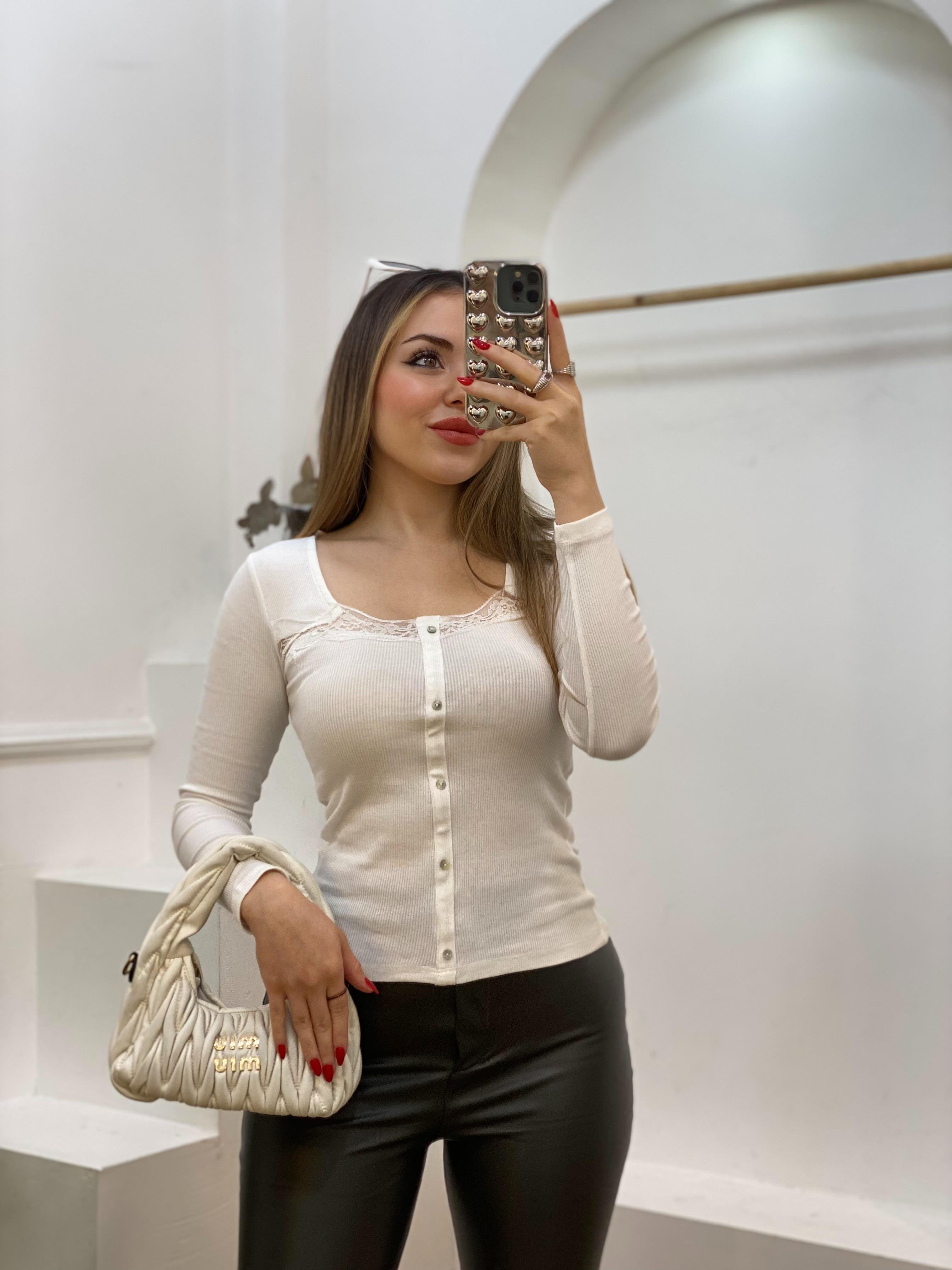 Beyaz Dantel Detay Fitilli Basic Bluz