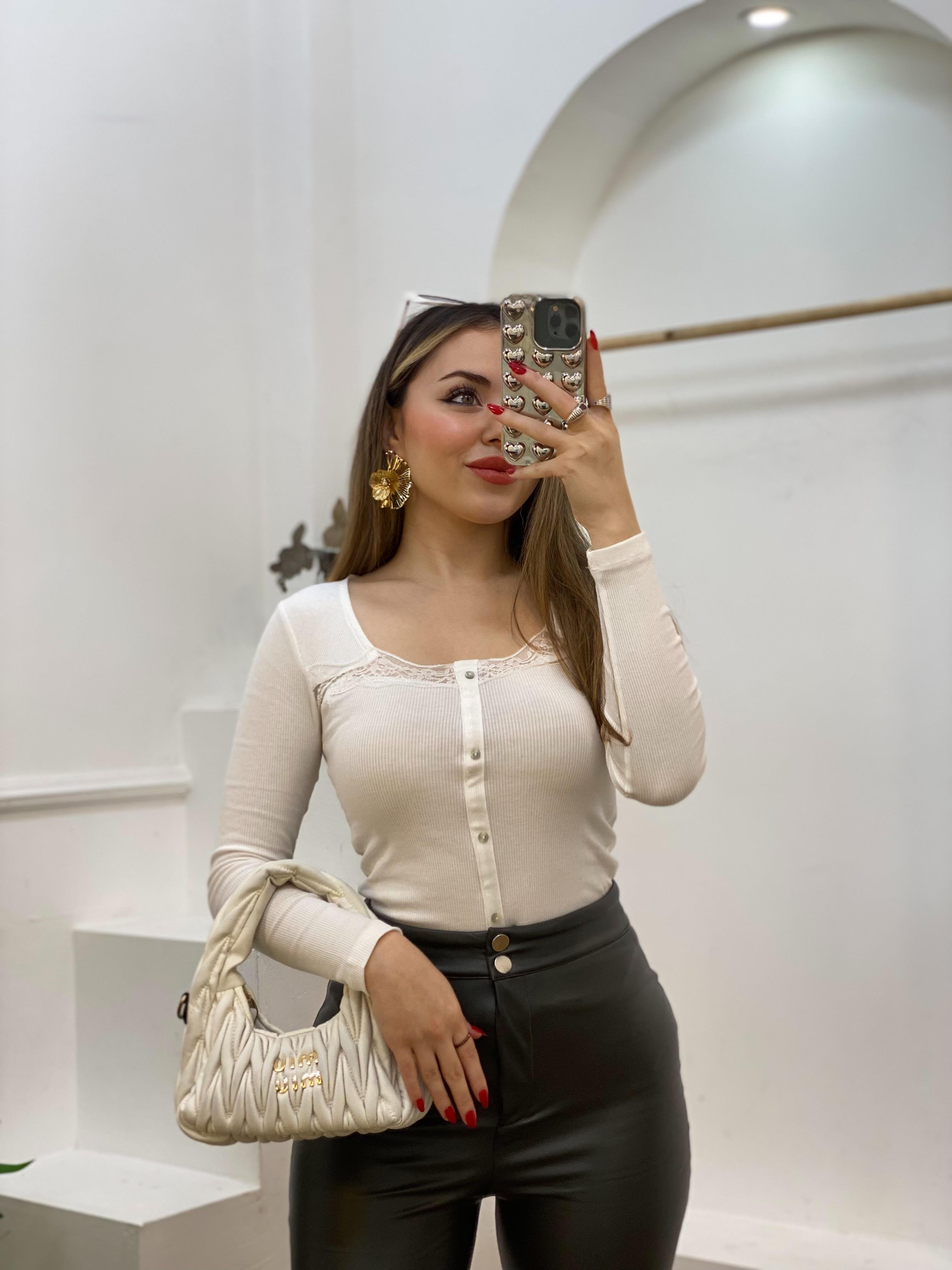 Beyaz Dantel Detay Fitilli Basic Bluz