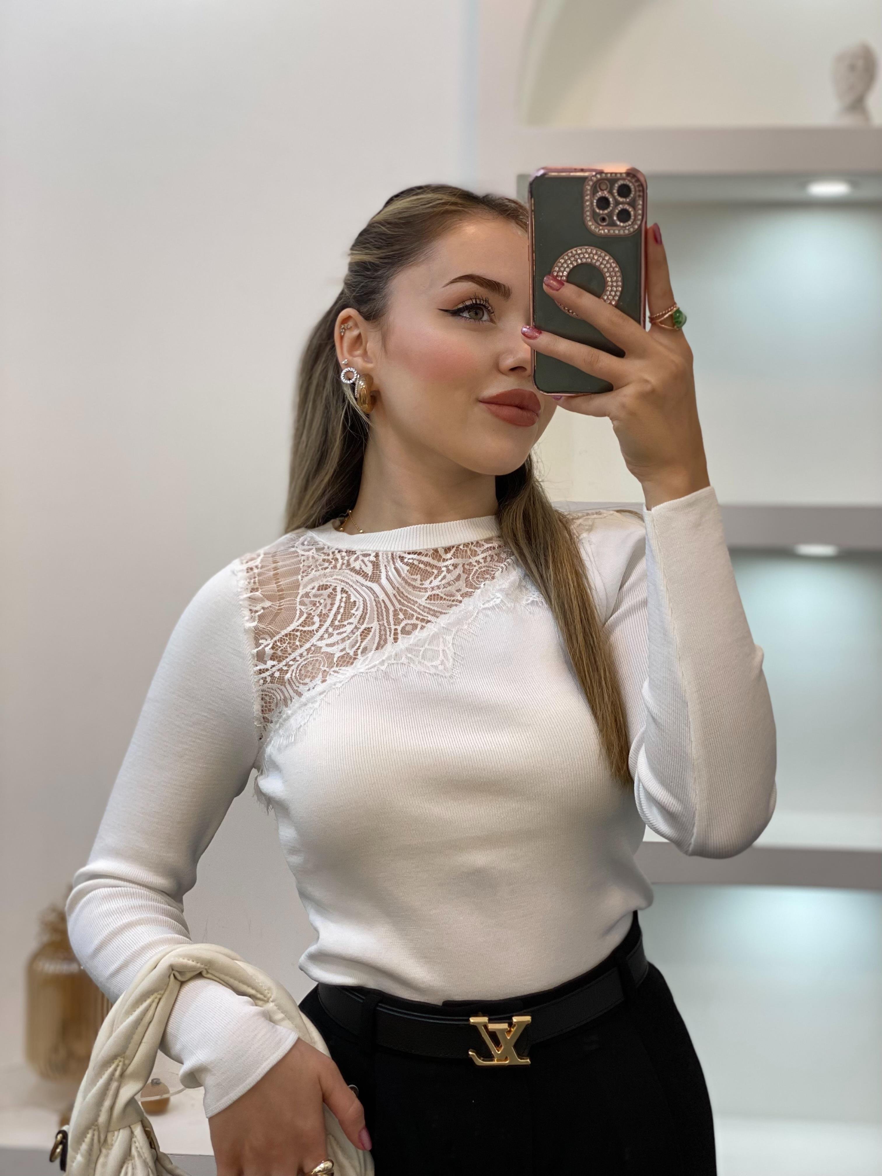 Beyaz Dantel Detaylı Triko Bluz