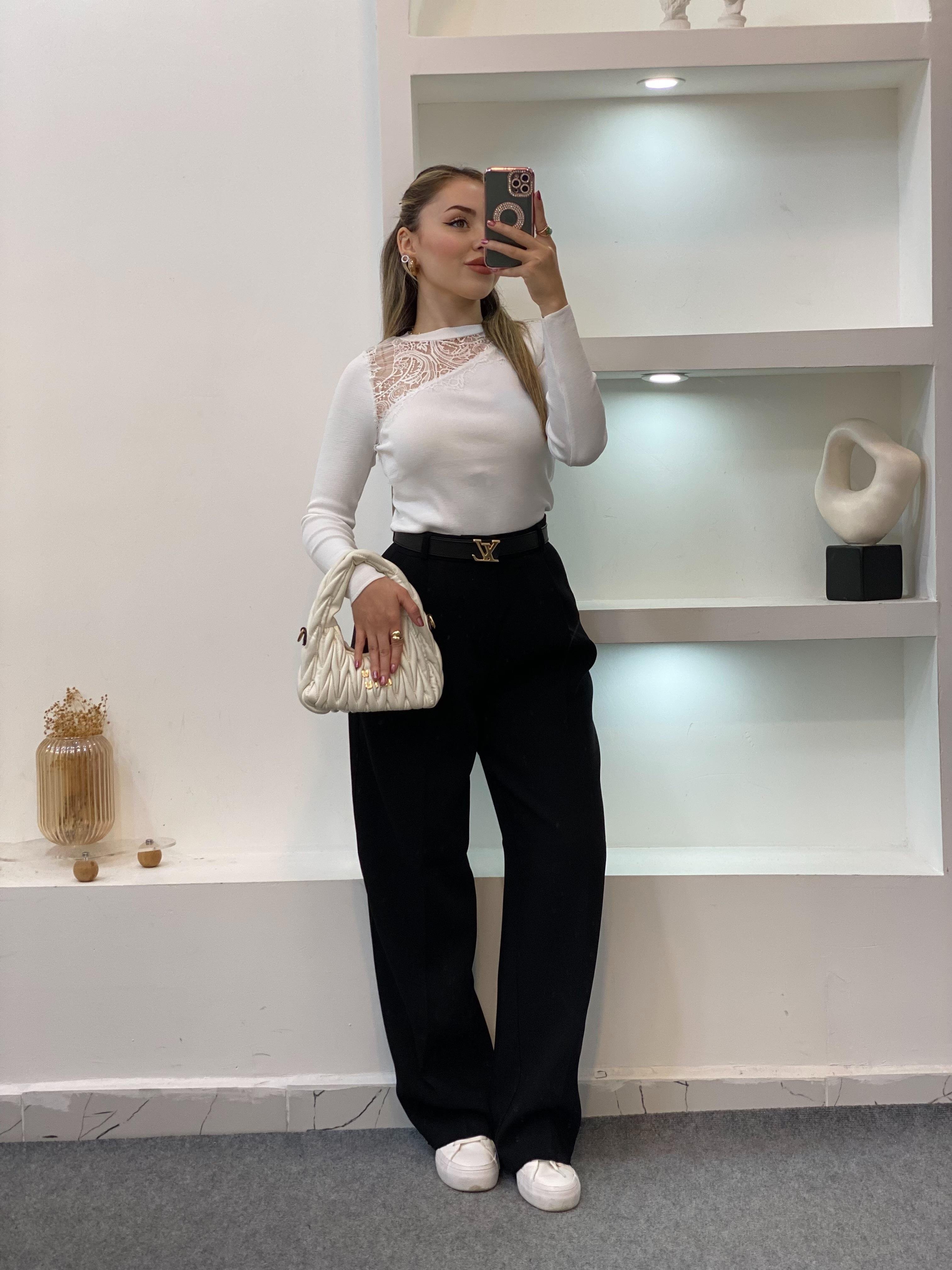 Beyaz Dantel Detaylı Triko Bluz
