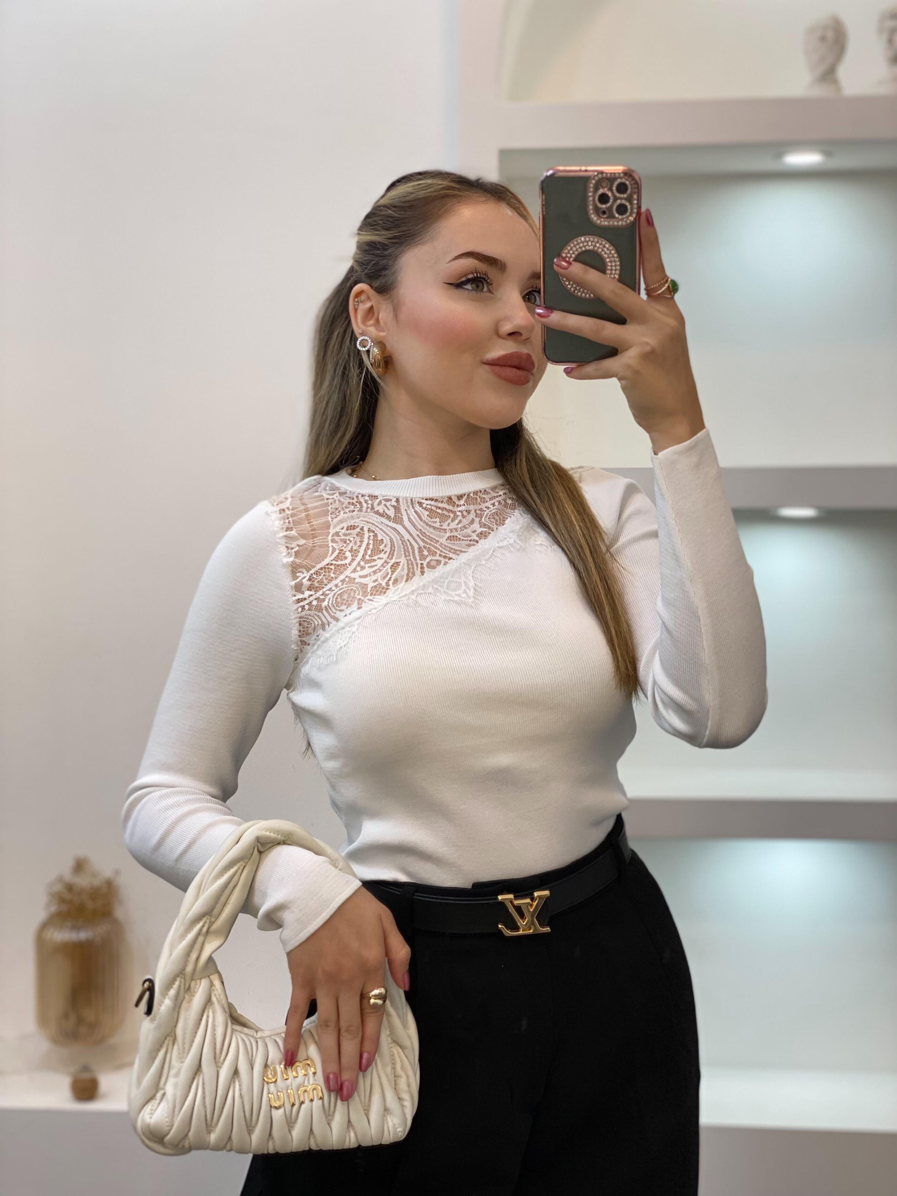 Beyaz Dantel Detaylı Triko Bluz
