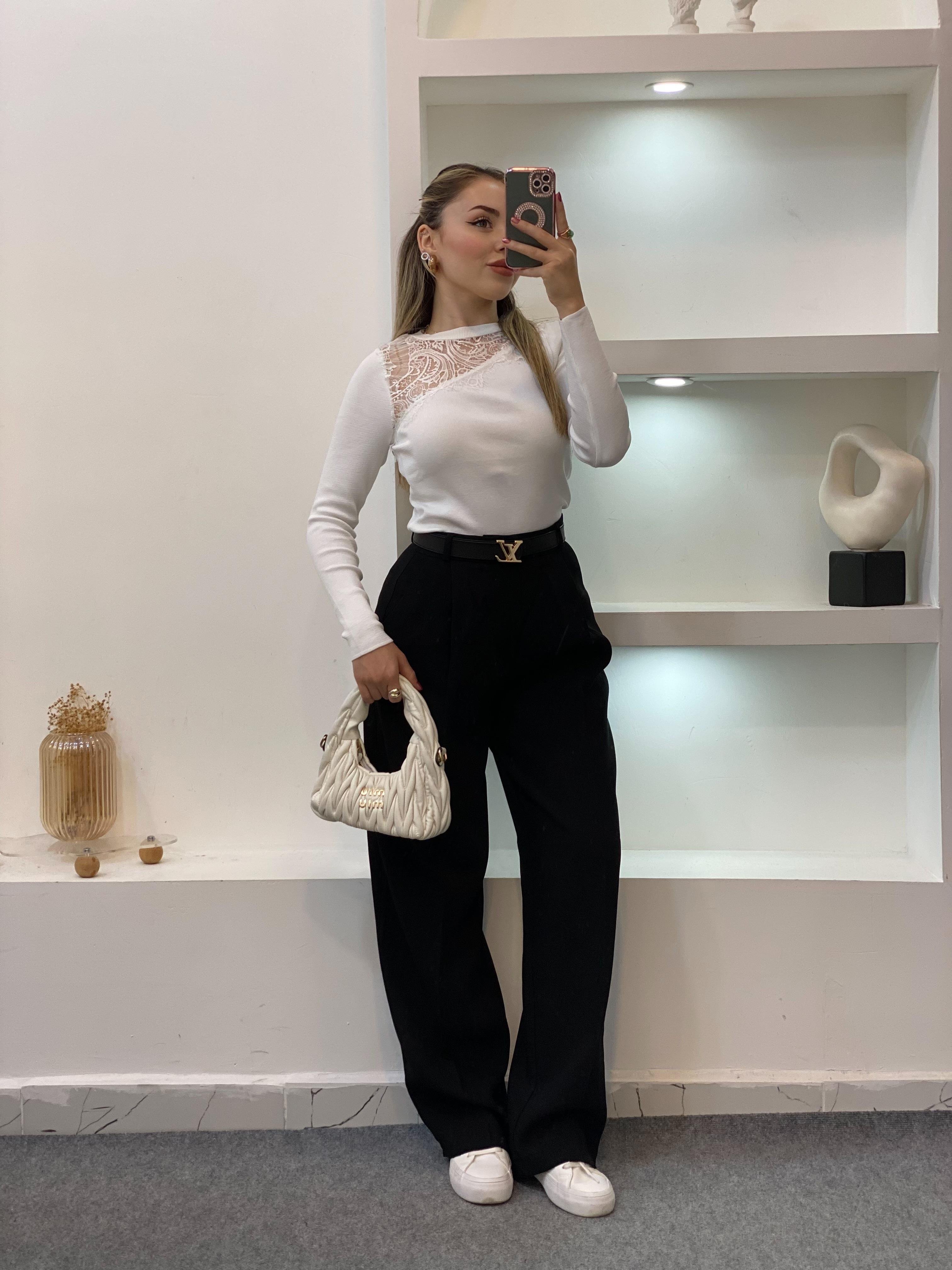 Beyaz Dantel Detaylı Triko Bluz