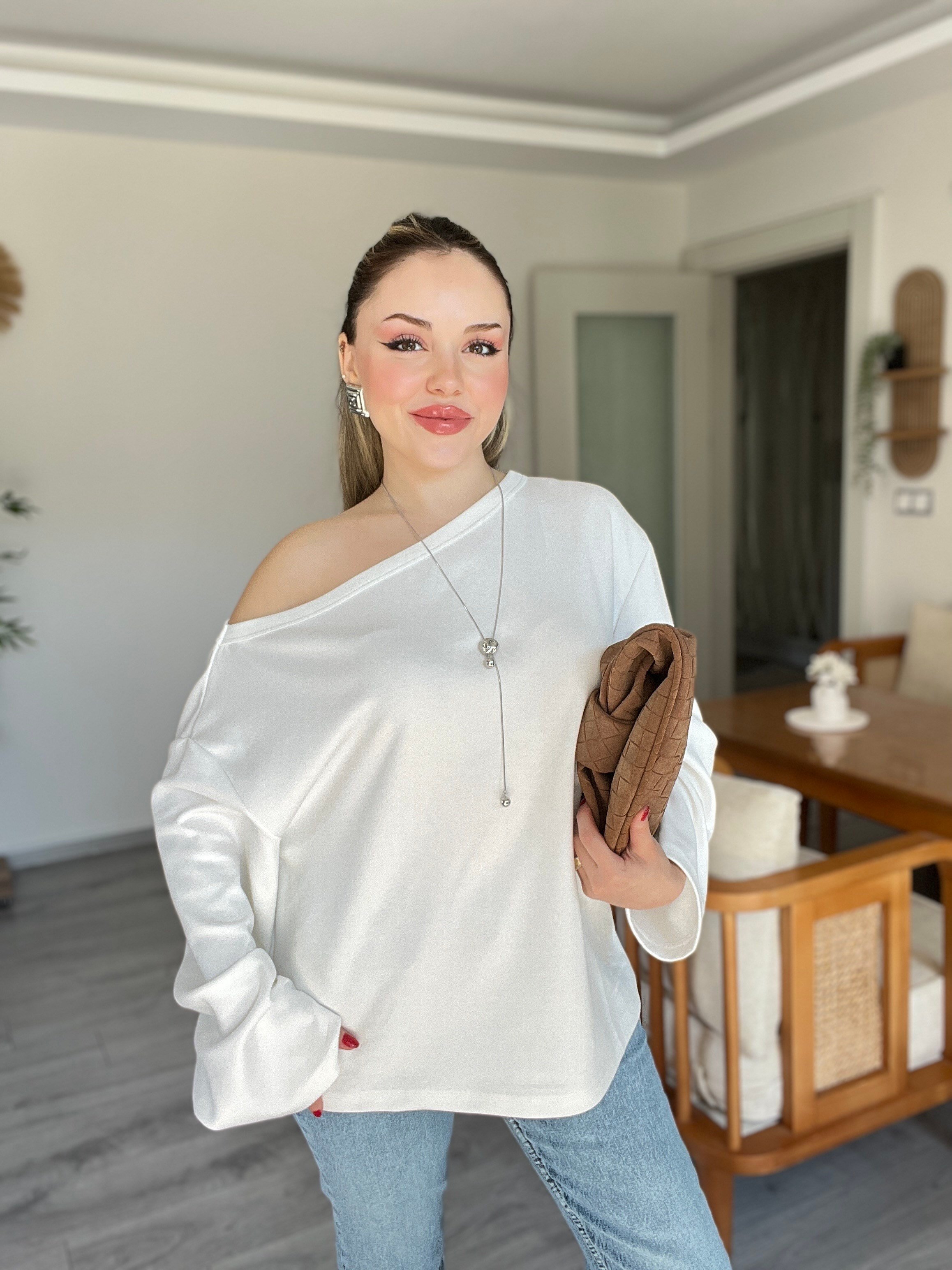 Beyaz Düşük Omuz Oversize Modal Bluz