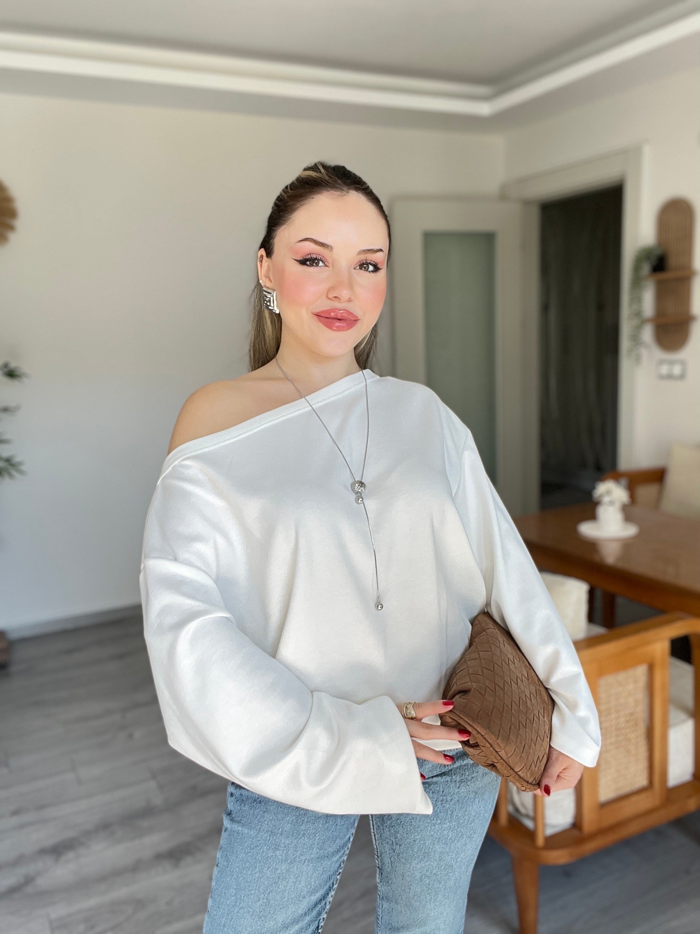Beyaz Düşük Omuz Oversize Modal Bluz