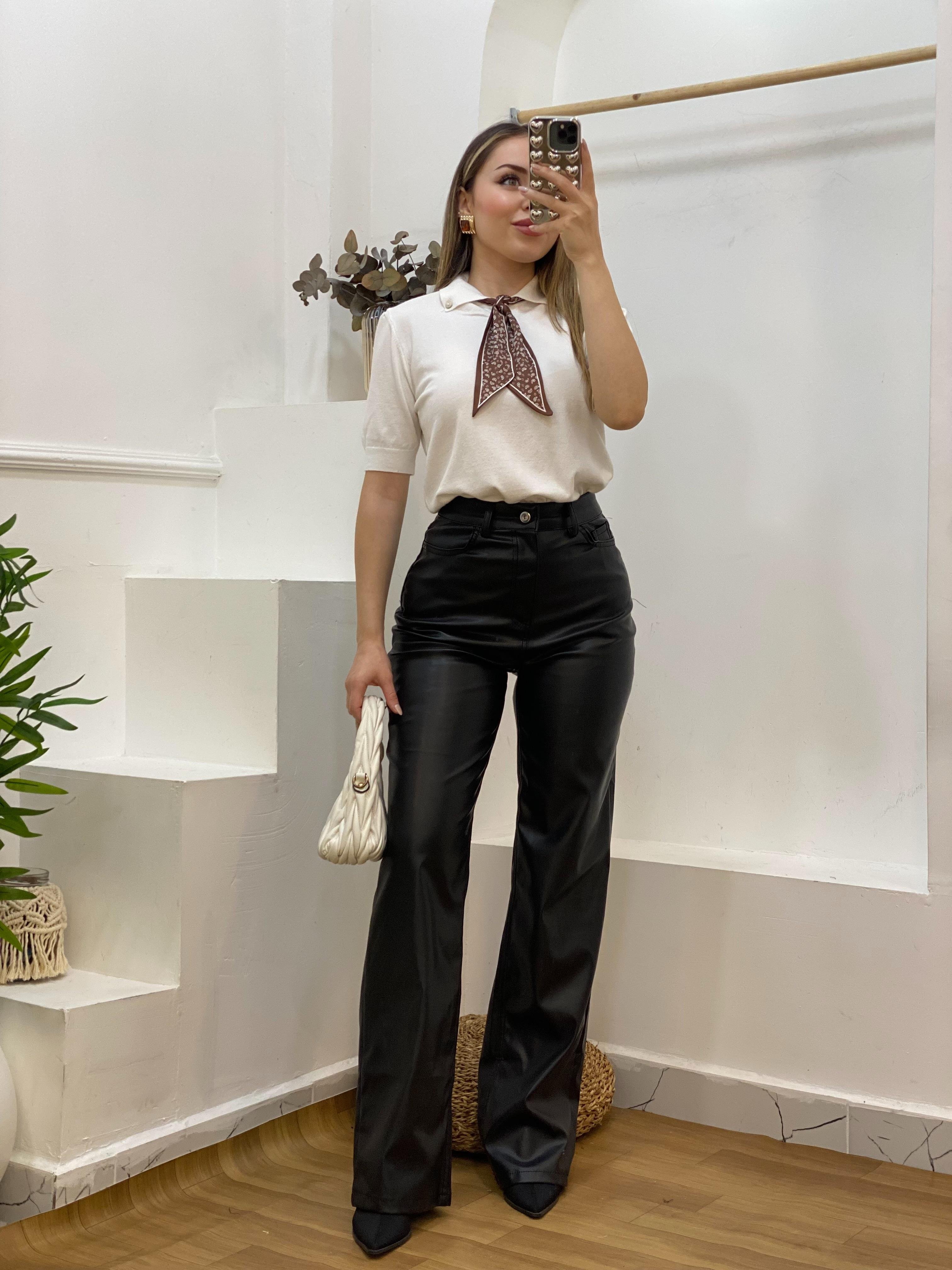 Beyaz Fularlı Polo Yaka Triko 
