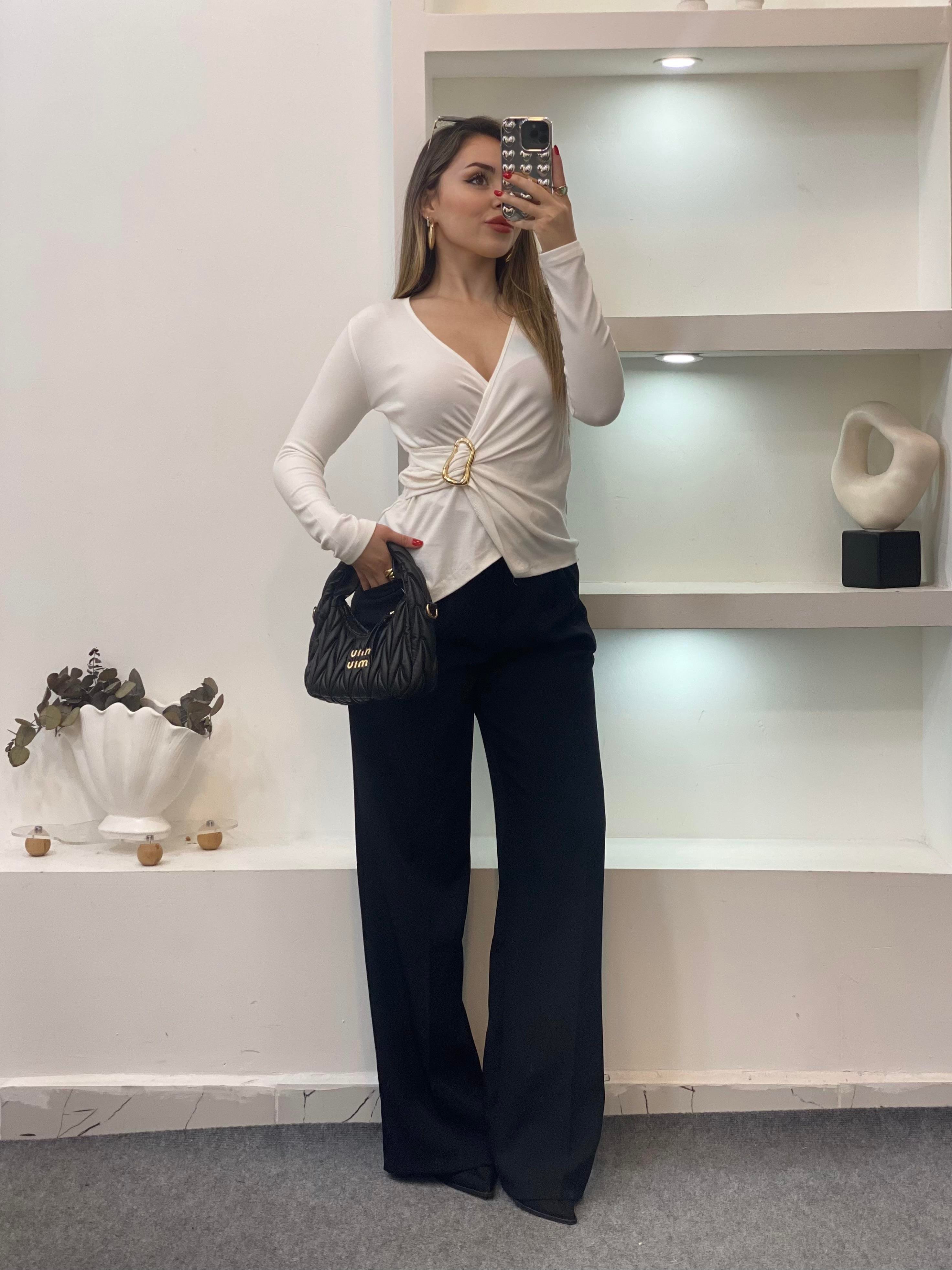 Beyaz Gold Broşlu Bluz