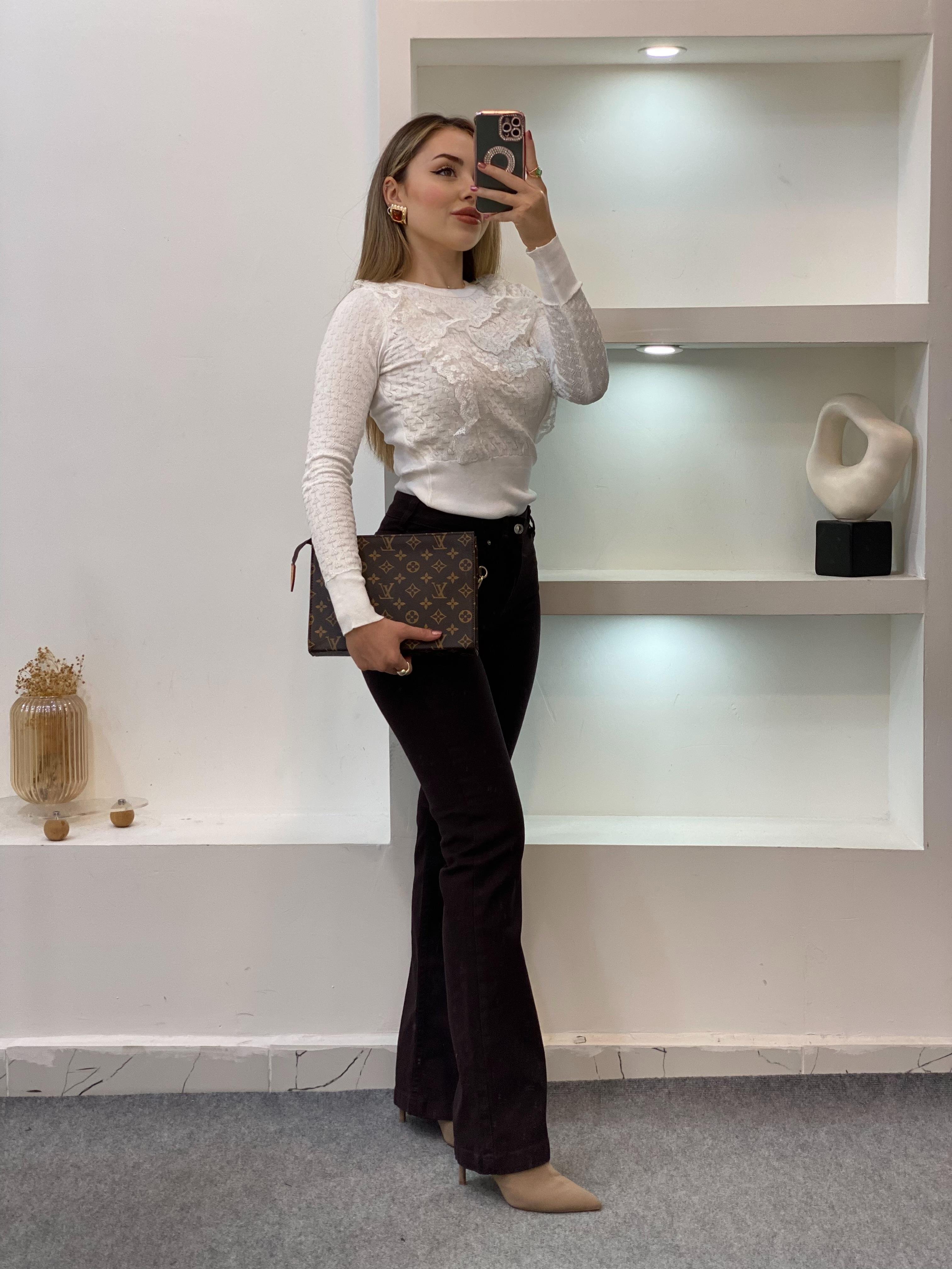 Beyaz Güpürlü Model Triko Bluz