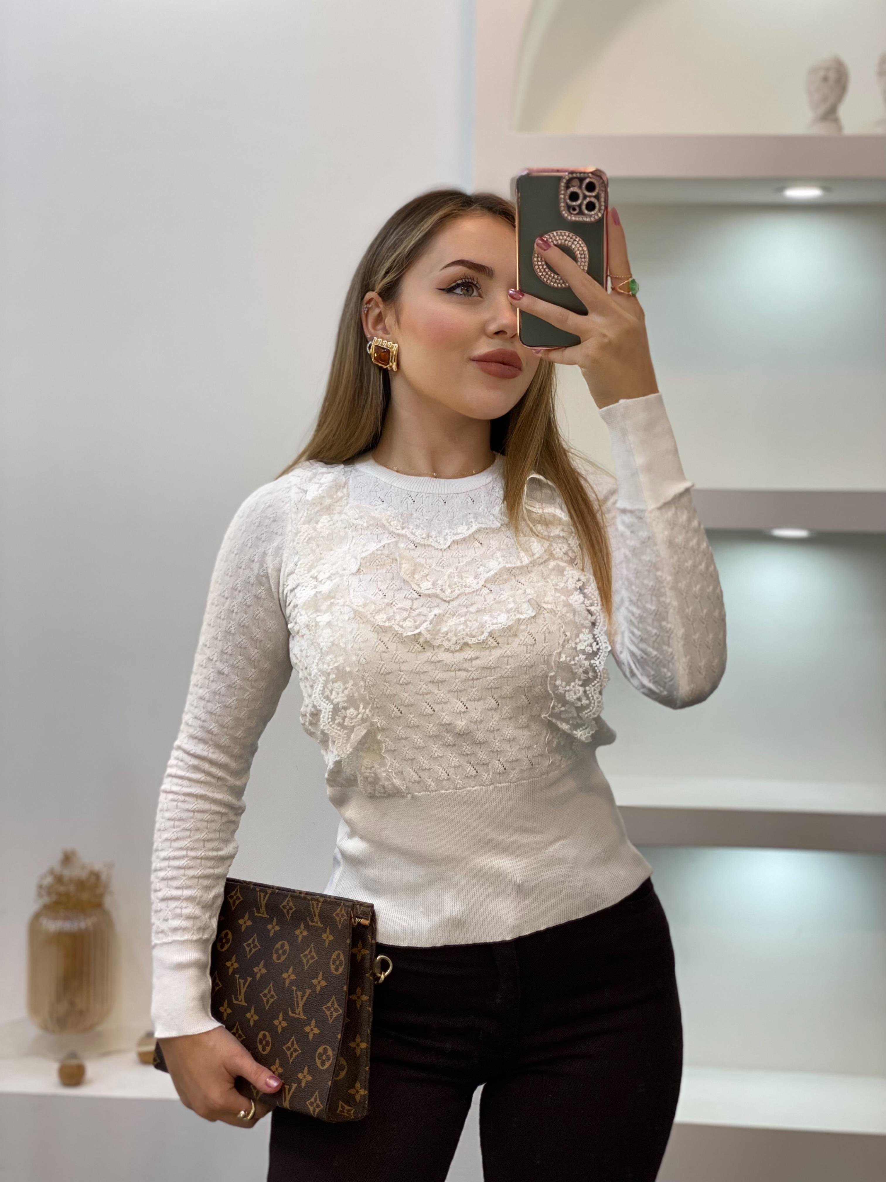 Beyaz Güpürlü Model Triko Bluz