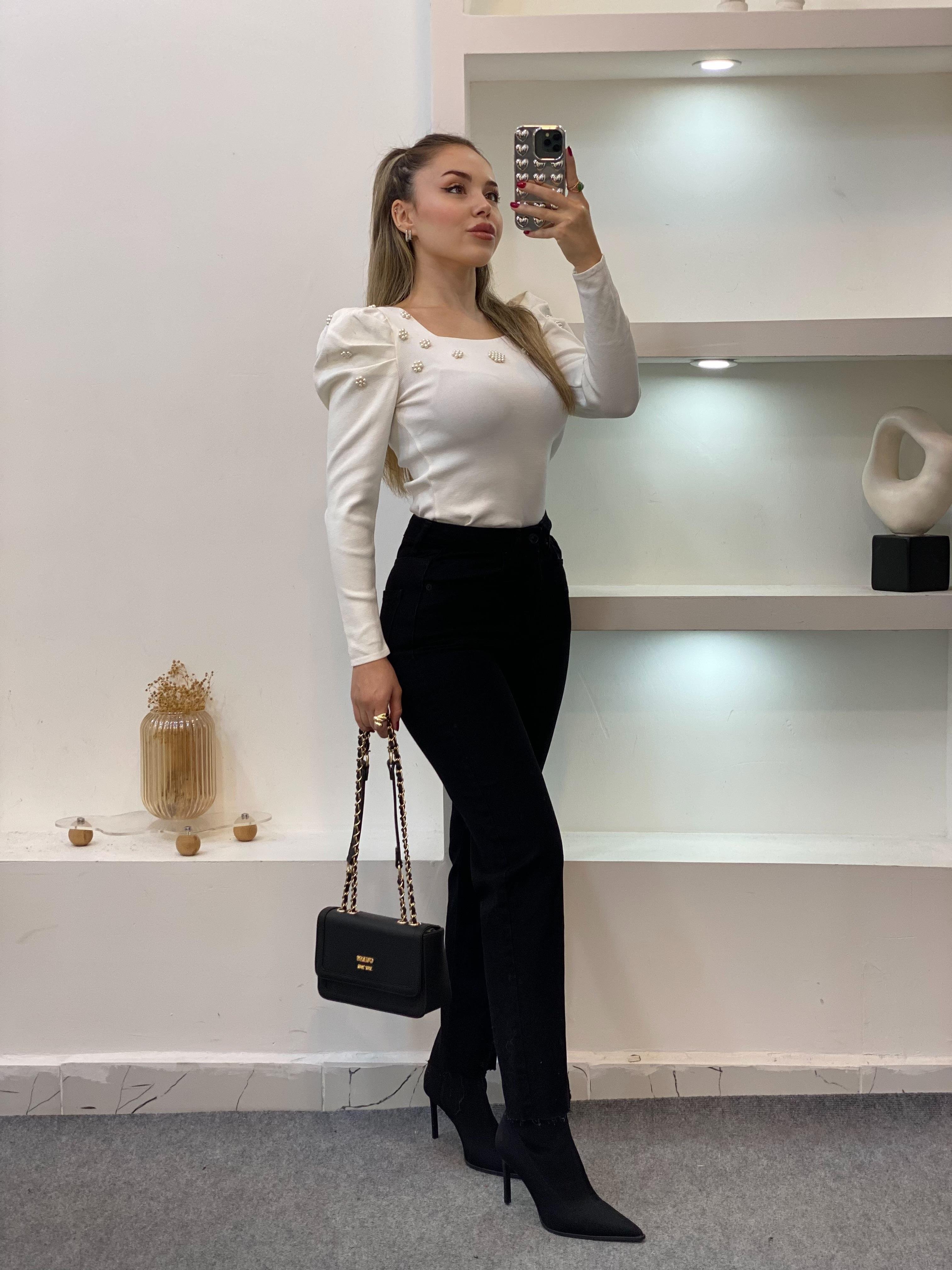 Beyaz İnci Detaylı Triko Bluz