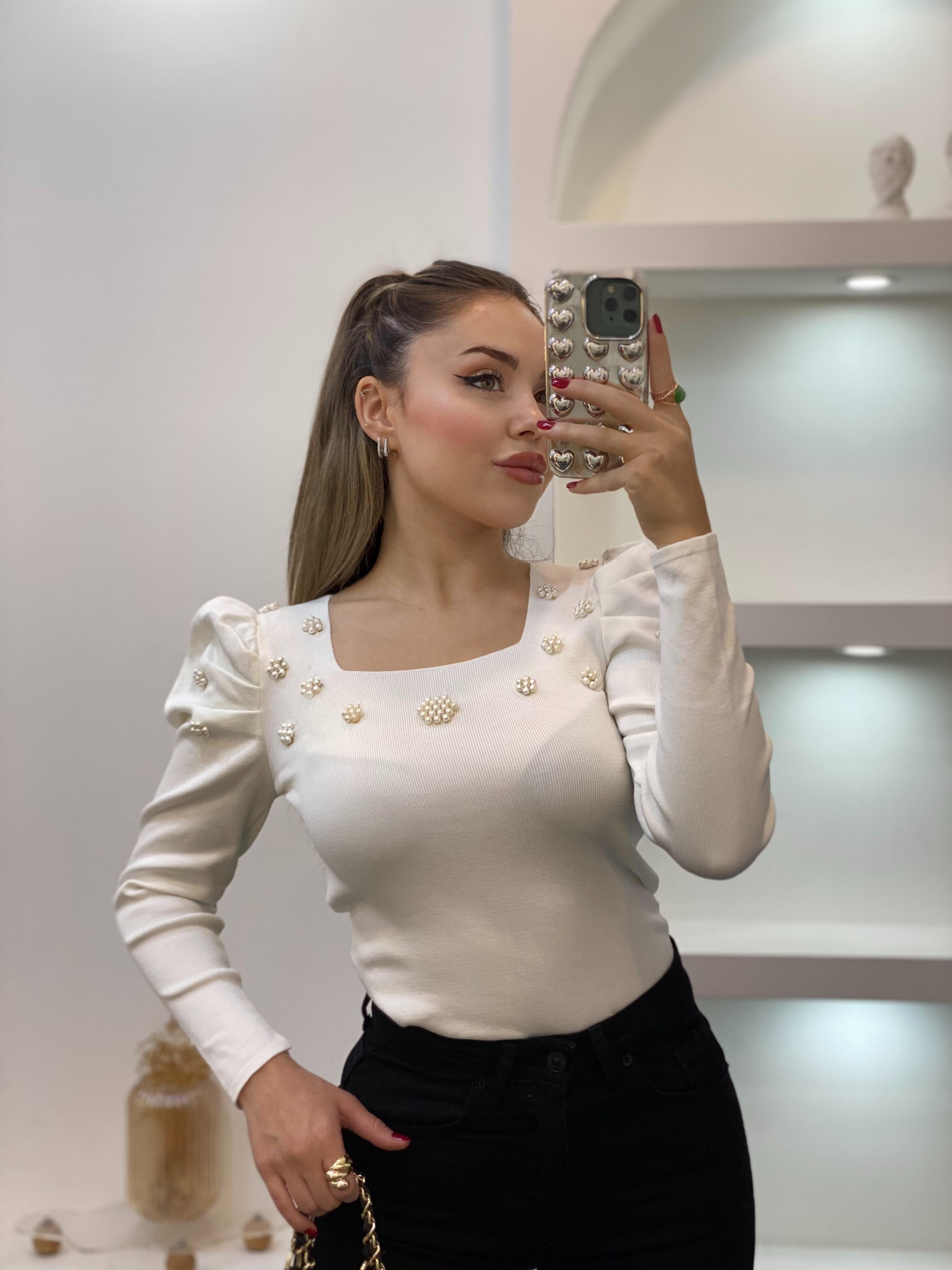 Beyaz İnci Detaylı Triko Bluz