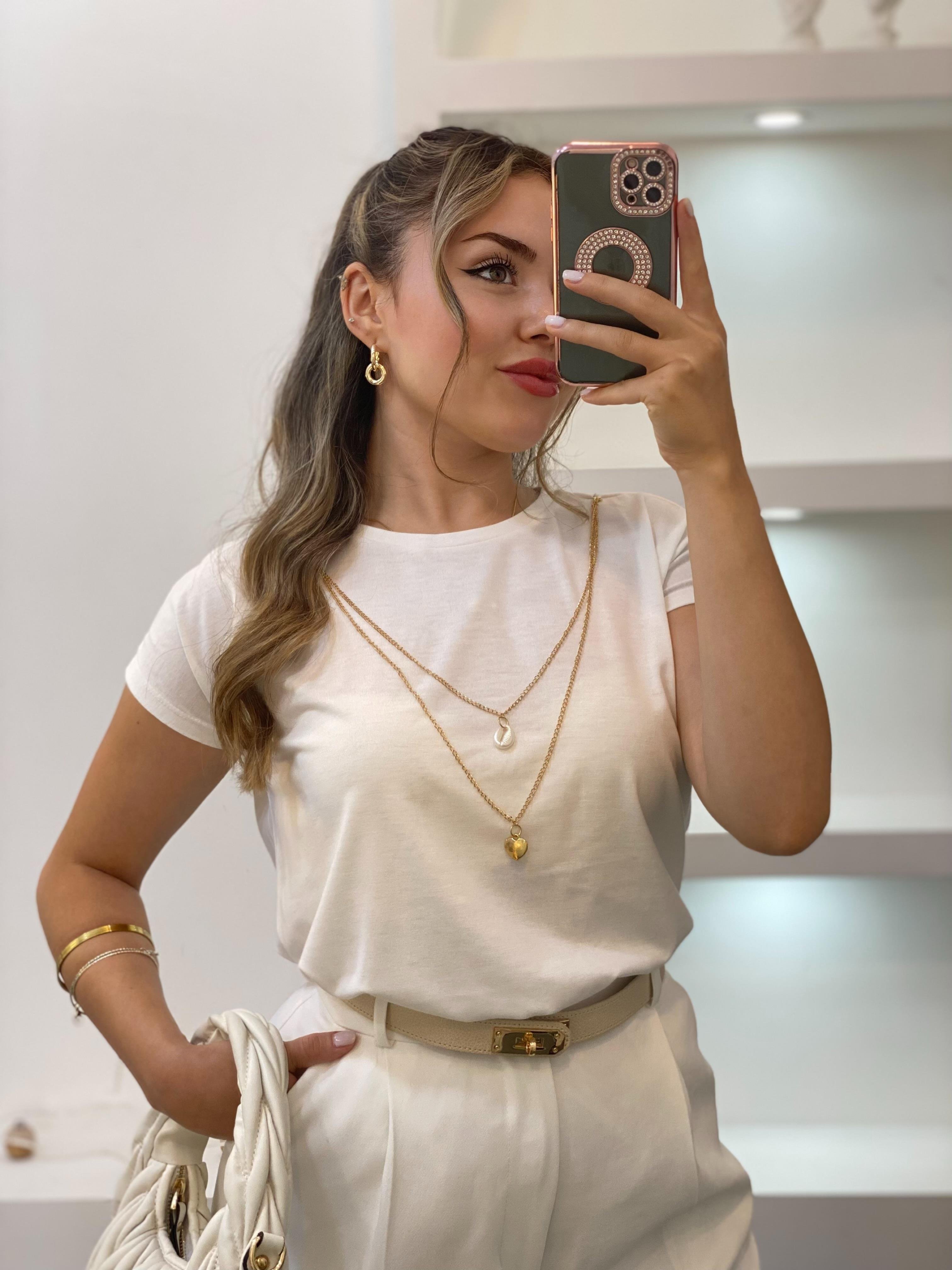 Beyaz Kolye Detaylı Tshirt 