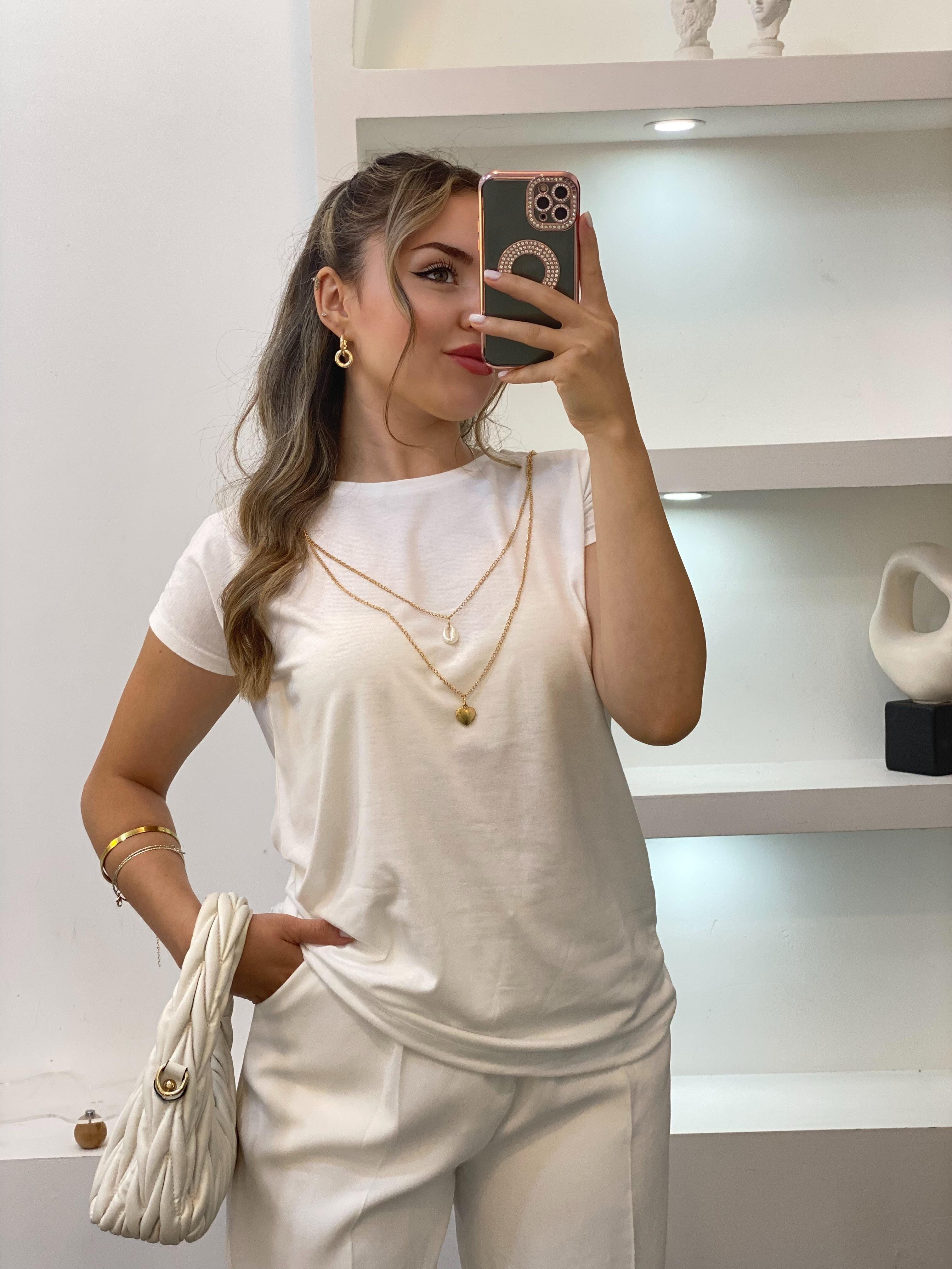 Beyaz Kolye Detaylı Tshirt 