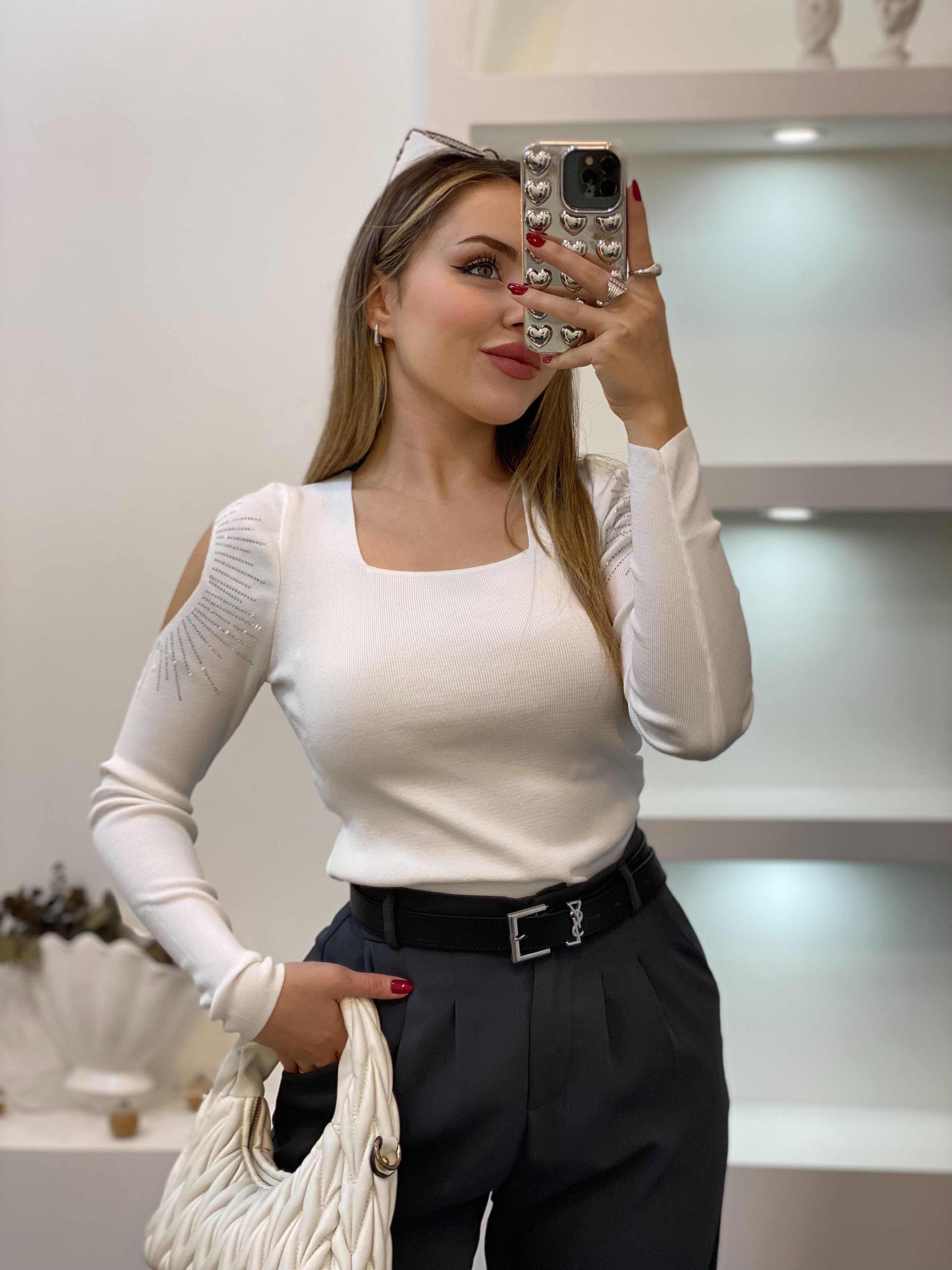 Beyaz Omuz Parıltılı Taşlı Triko Bluz