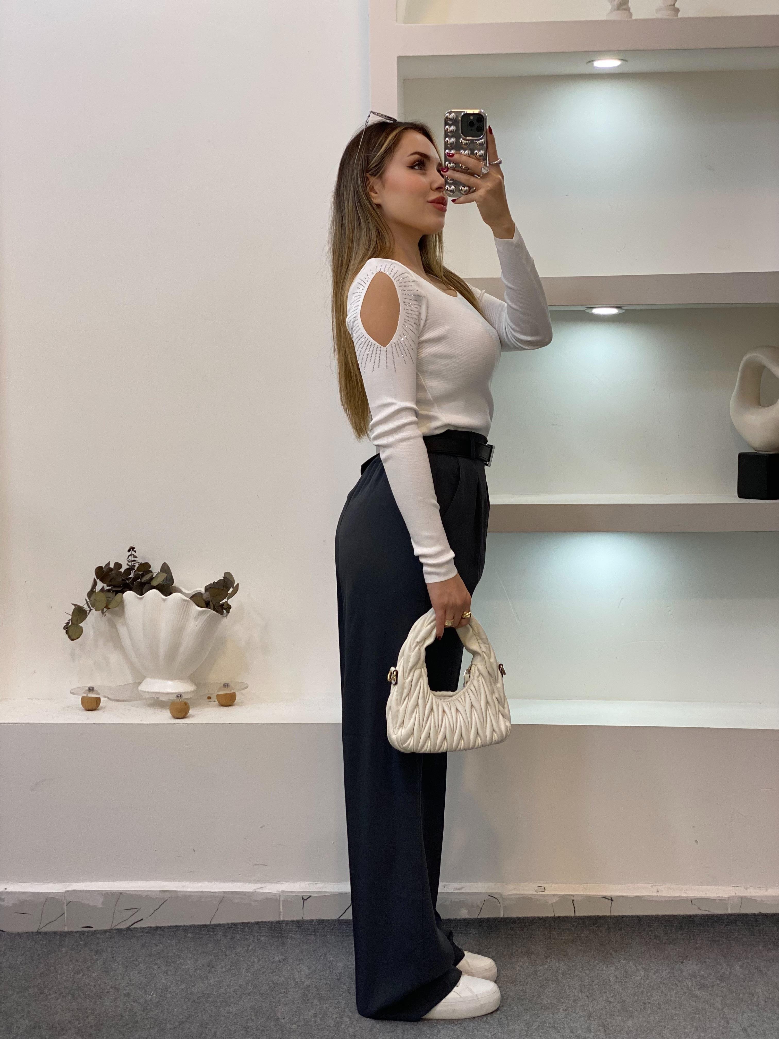 Beyaz Omuz Parıltılı Taşlı Triko Bluz