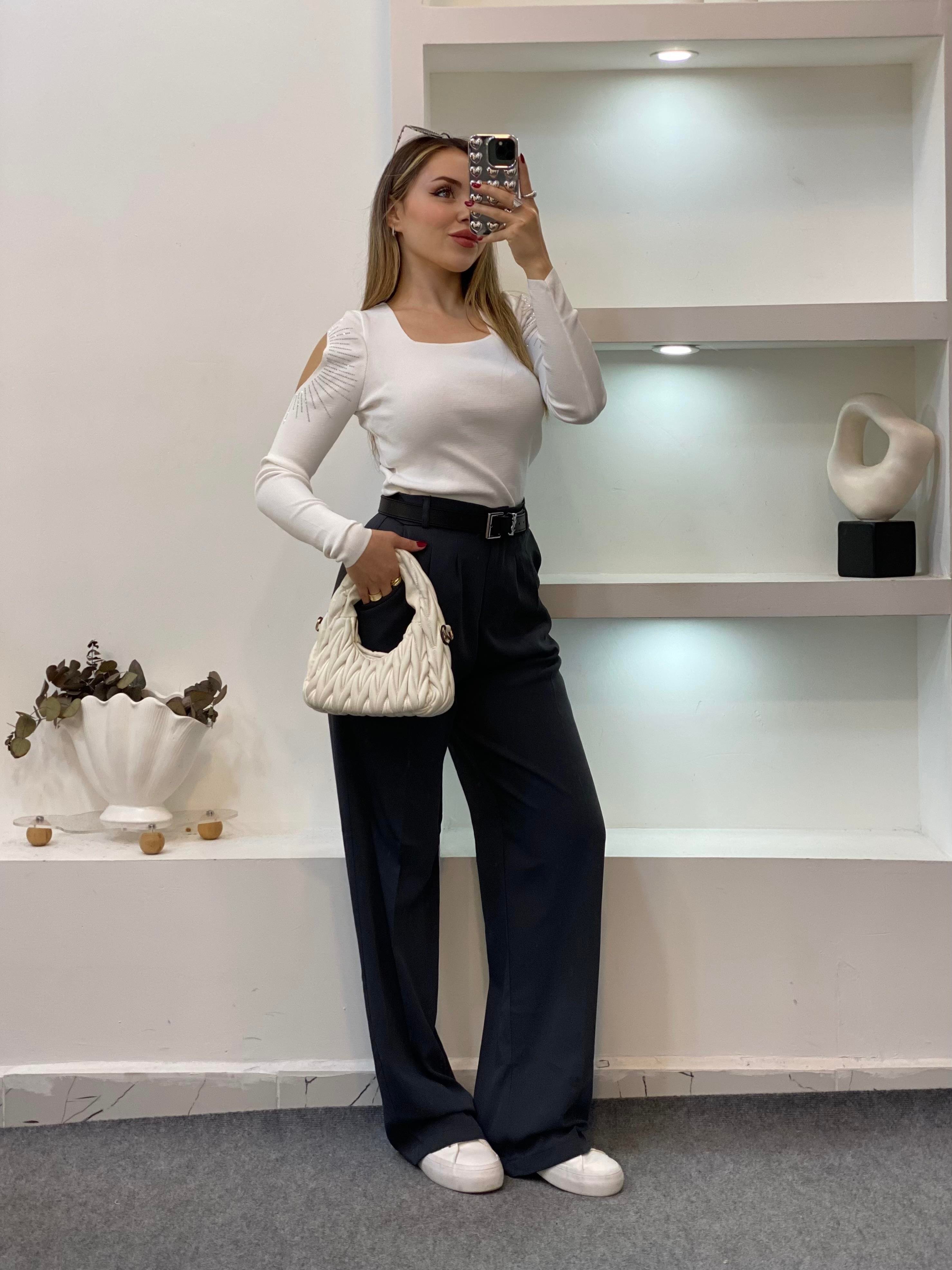 Beyaz Omuz Parıltılı Taşlı Triko Bluz