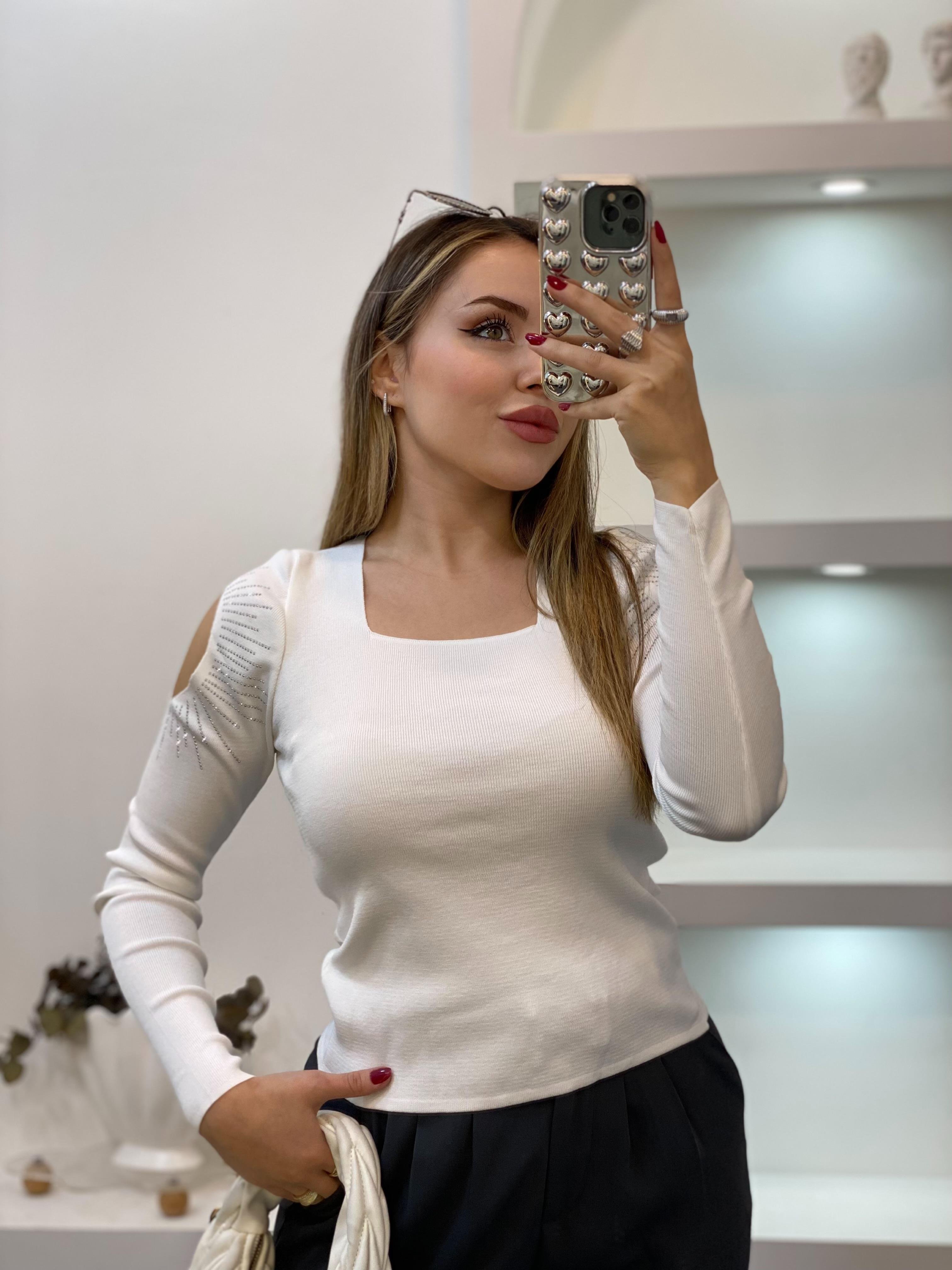 Beyaz Omuz Parıltılı Taşlı Triko Bluz