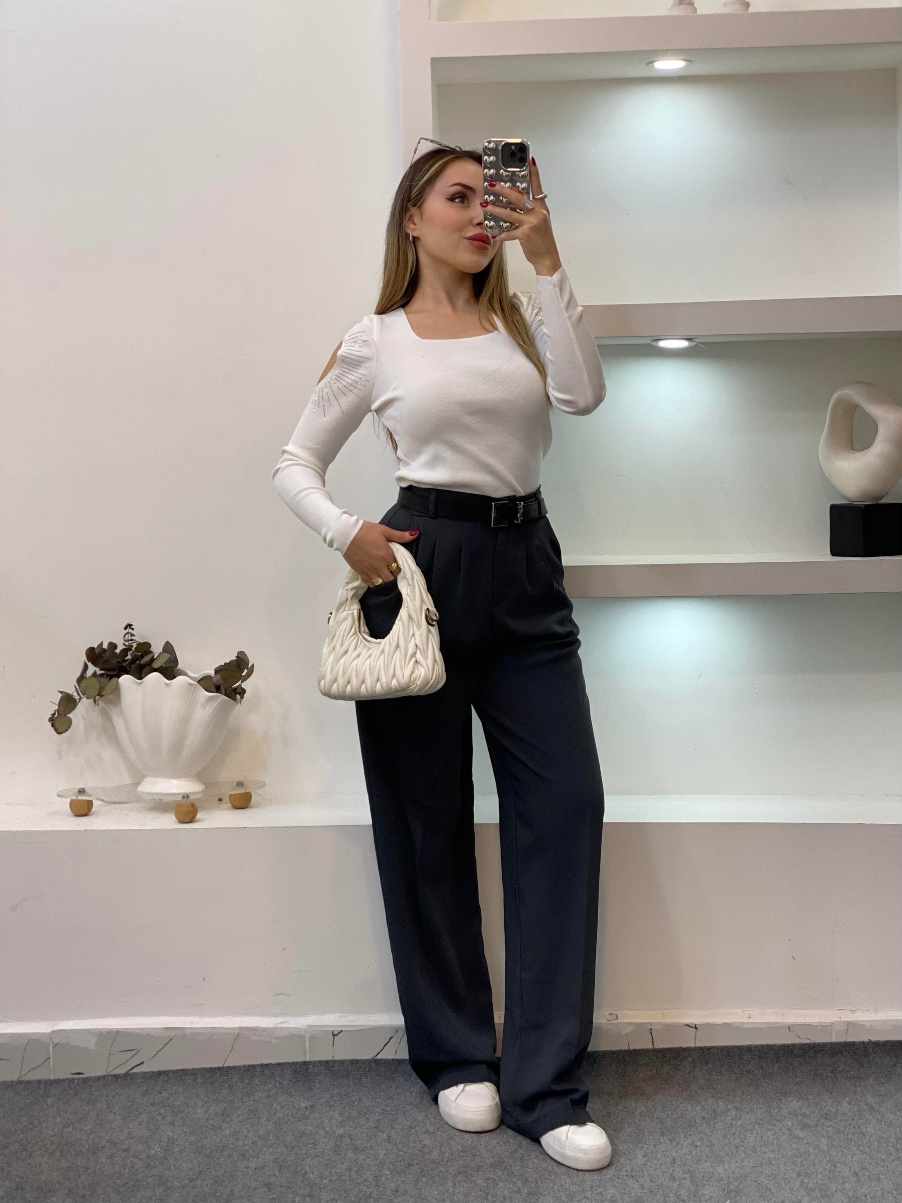 Beyaz Omuz Parıltılı Taşlı Triko Bluz