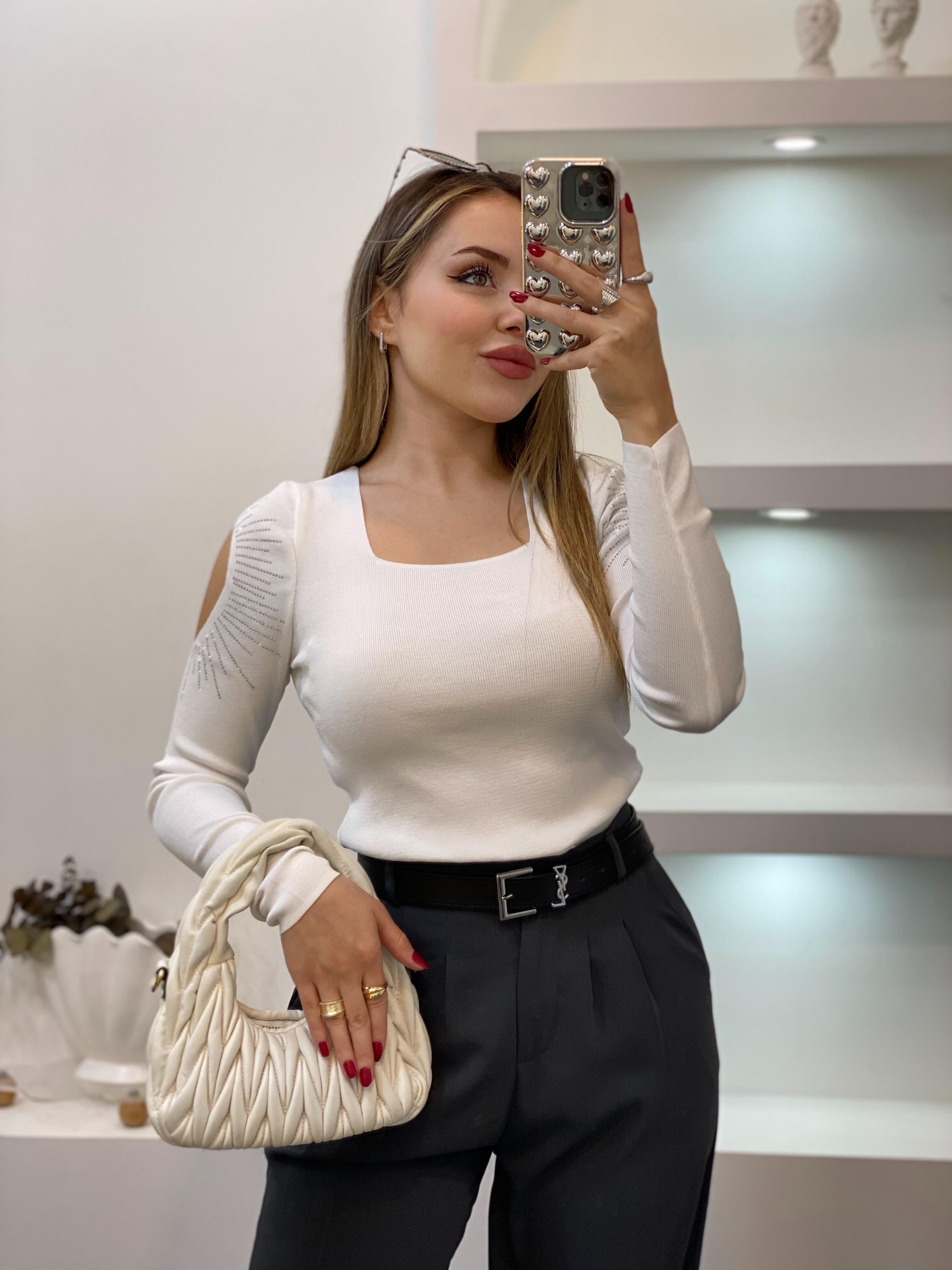 Beyaz Omuz Parıltılı Taşlı Triko Bluz
