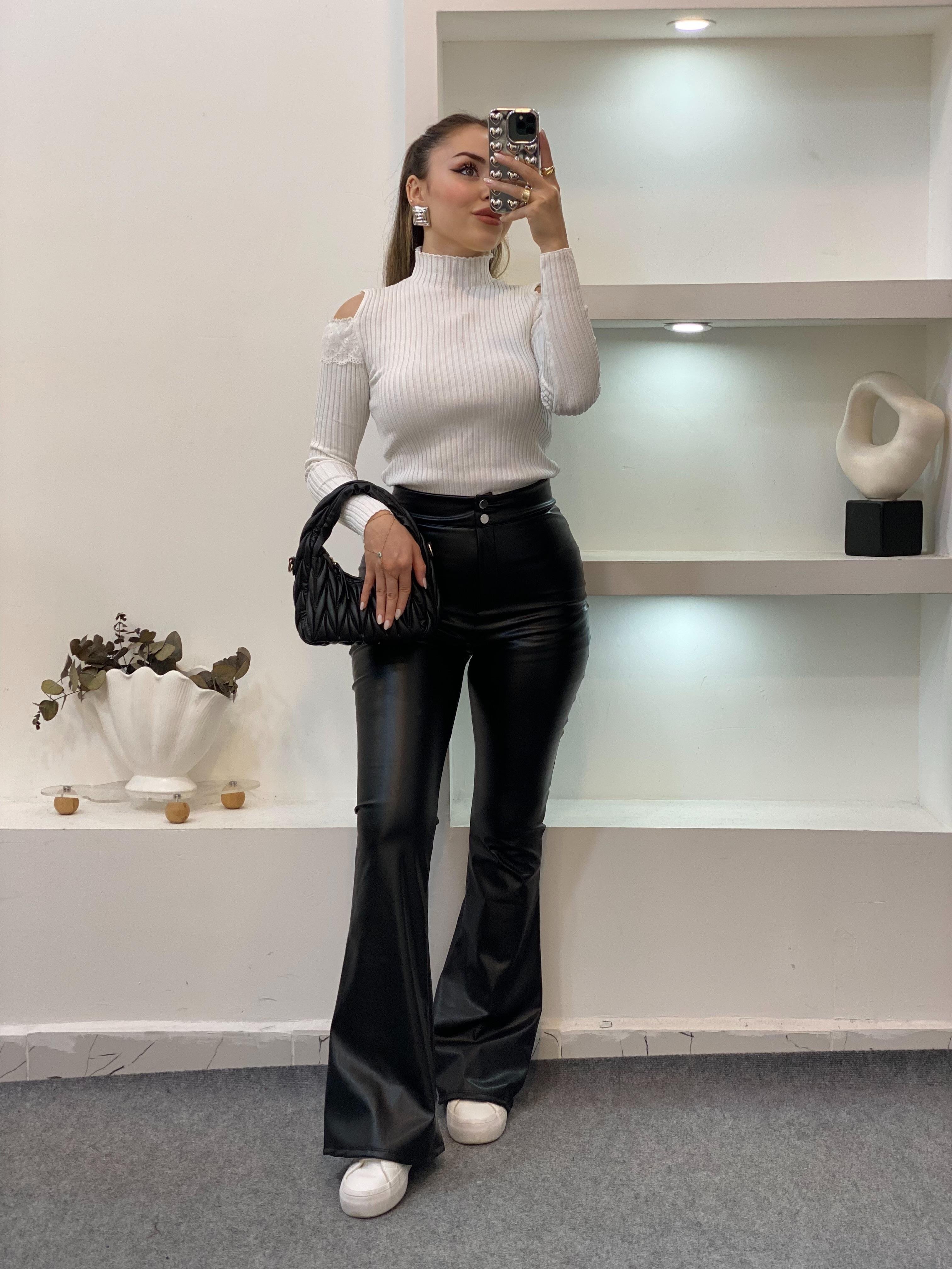 Beyaz Omuz Pencereli Model Triko Bluz