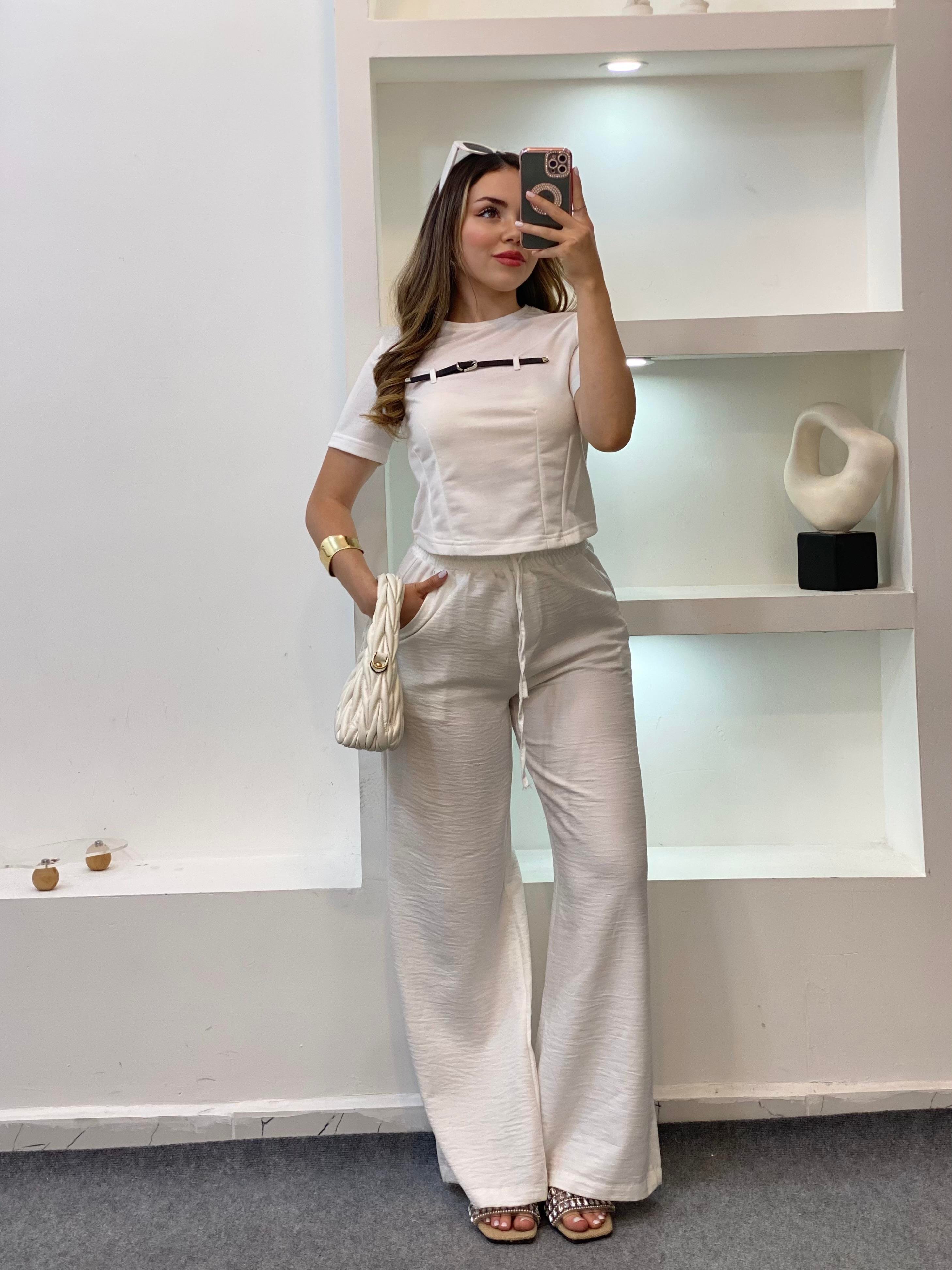 Beyaz Önü Aksesuarlı Tshirt